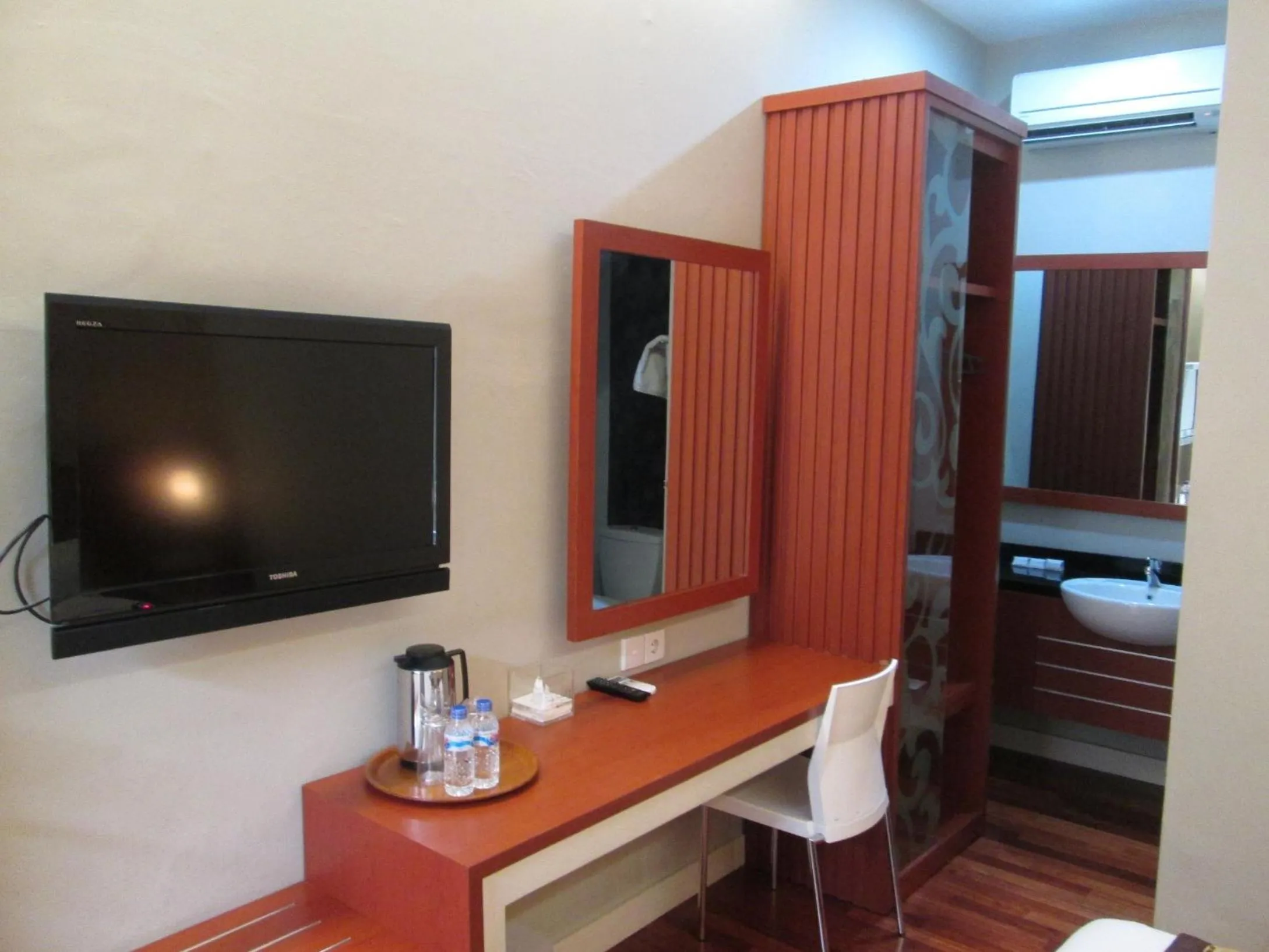 TV and multimedia in Hotel Trio Indah 2