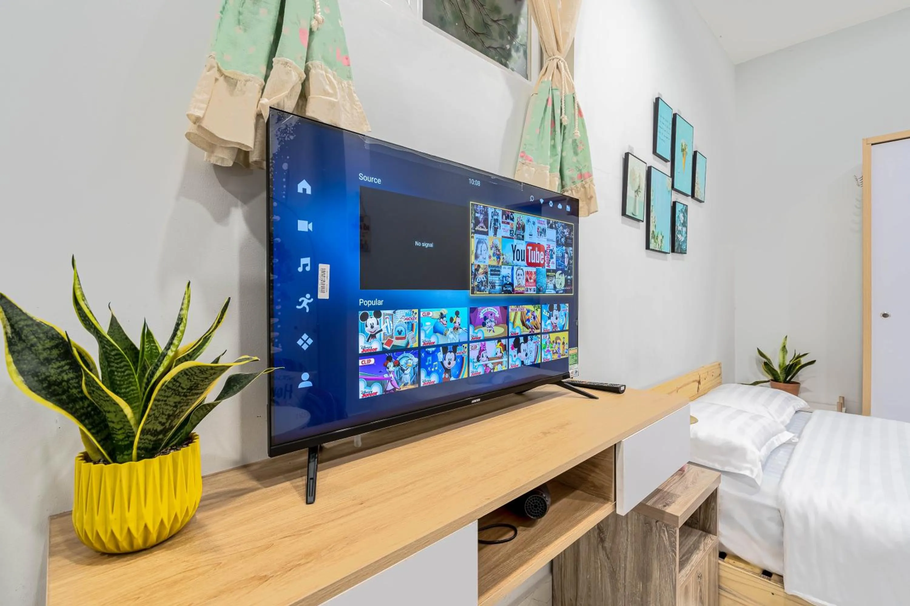 Communal lounge/ TV room in LalaHouse Spring Apartment - Saigon Center