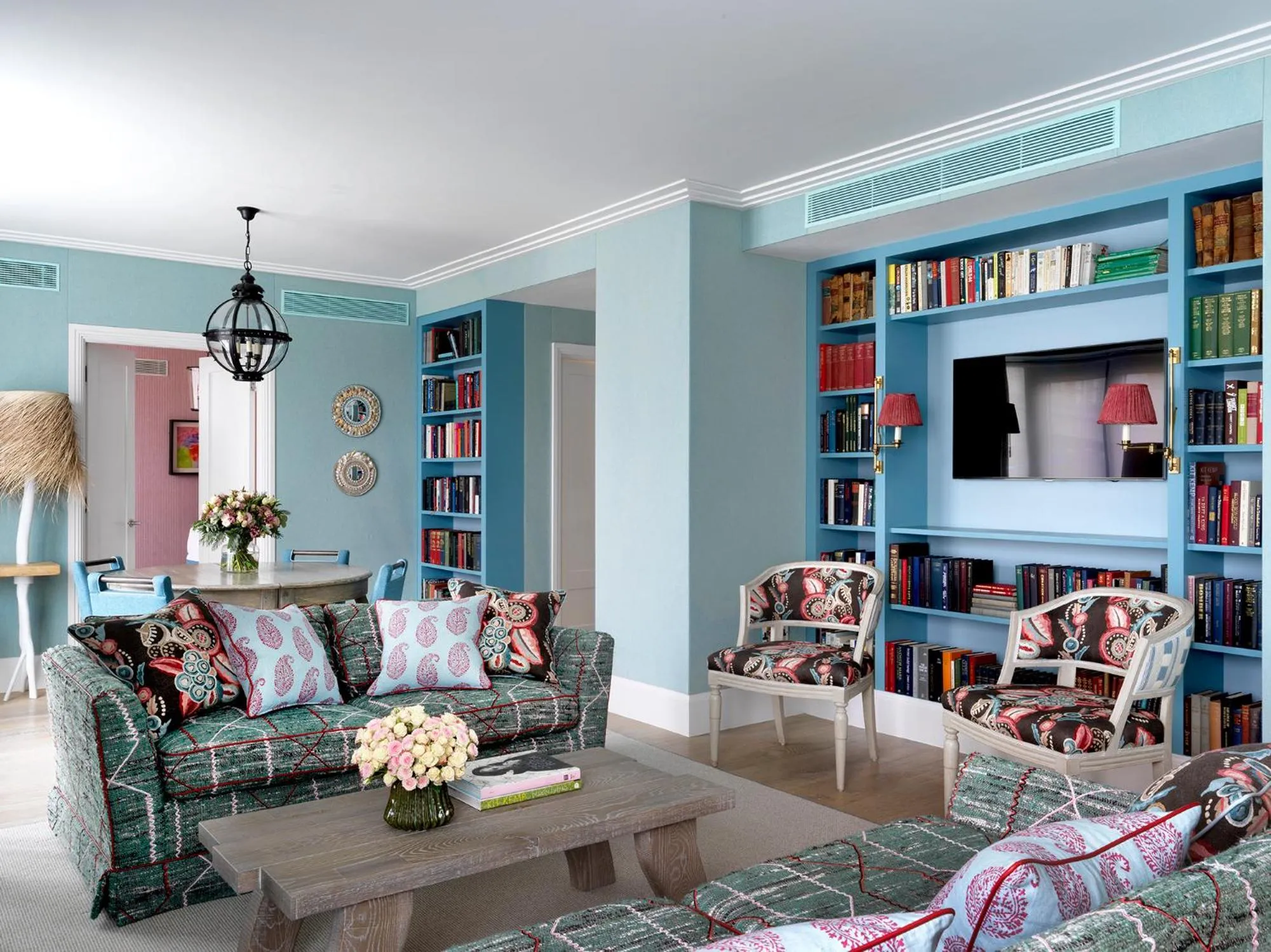 TV and multimedia in Ham Yard Hotel, Firmdale Hotels