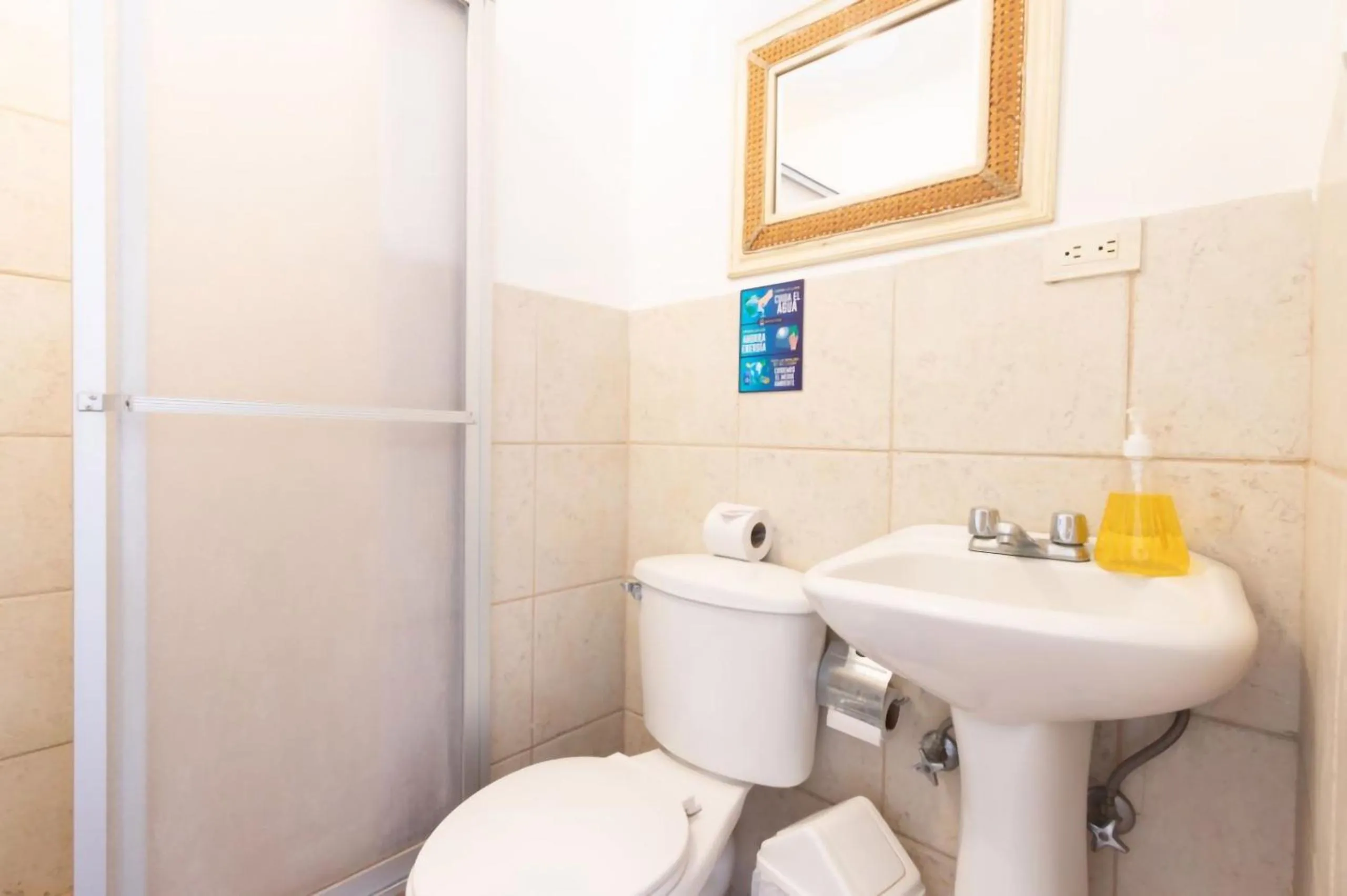 Toilet in HOSTAL DEL RÍO