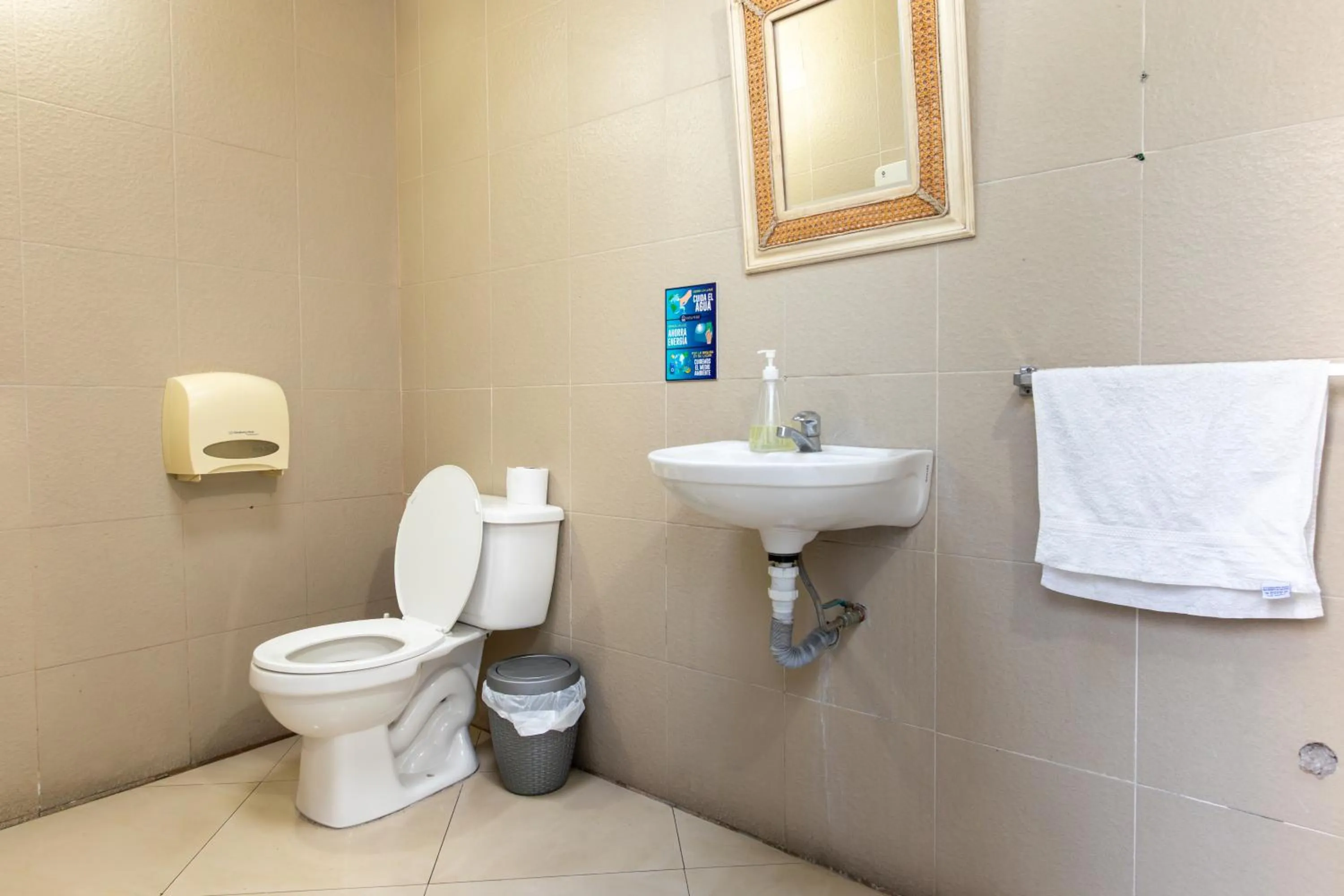 Public Bath in HOSTAL DEL RÍO