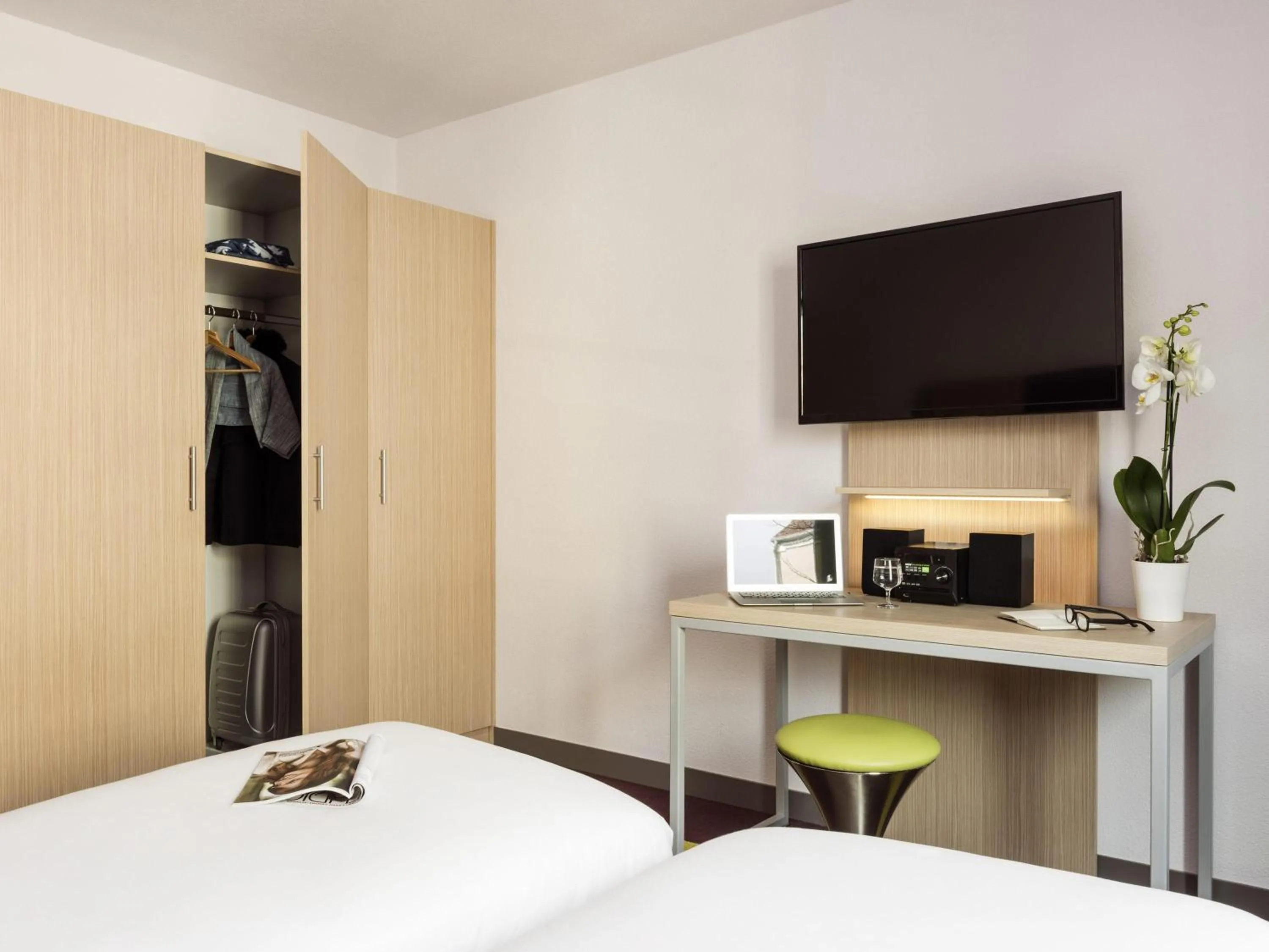 Bedroom, Bed in Aparthotel Adagio Paris Malakoff Chatillon