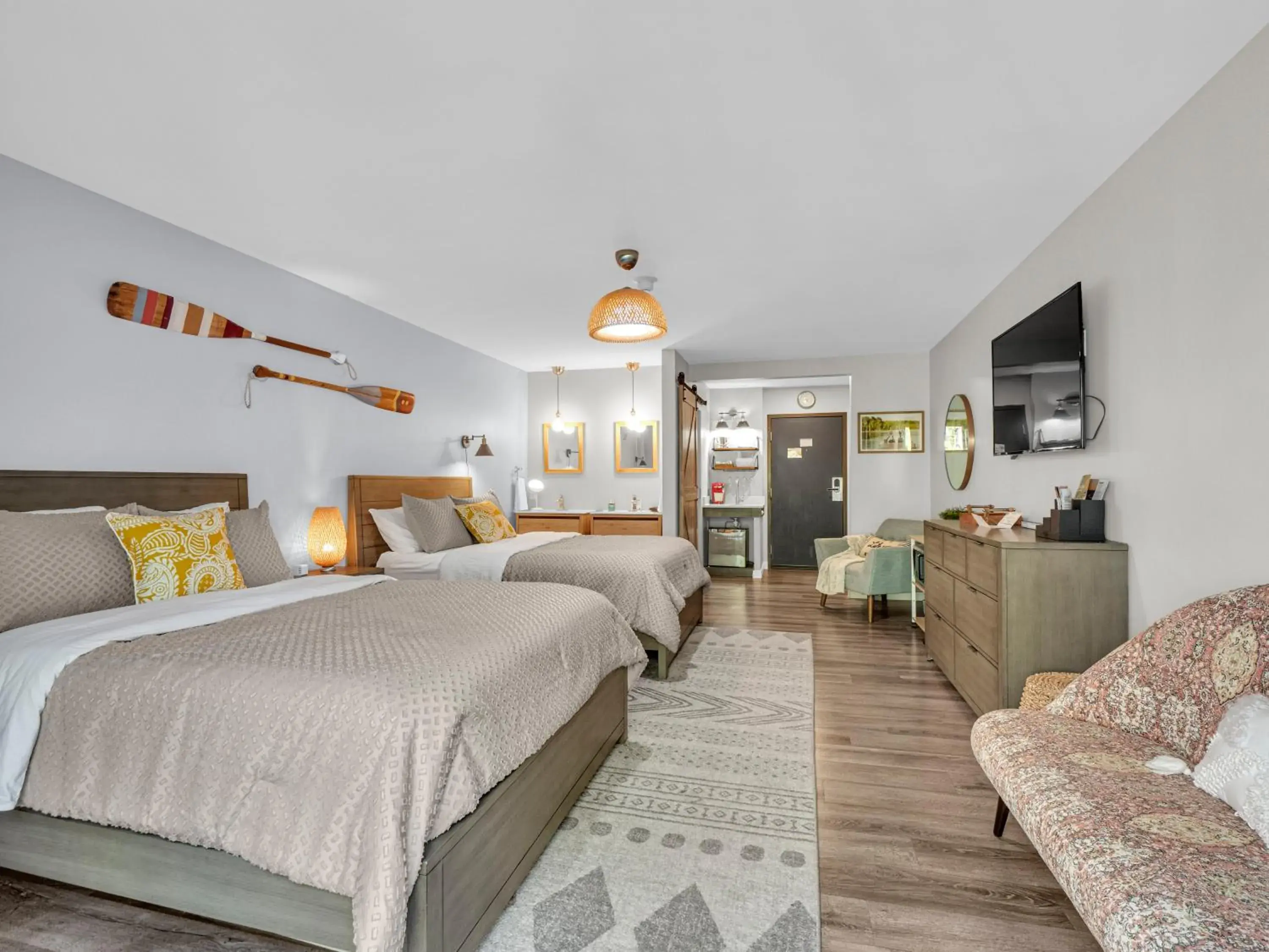 Deluxe Queen Suite in Victorian Inn Elkhart Lake Deluxe Queen Suite in Victorian Inn Elkhart Lake