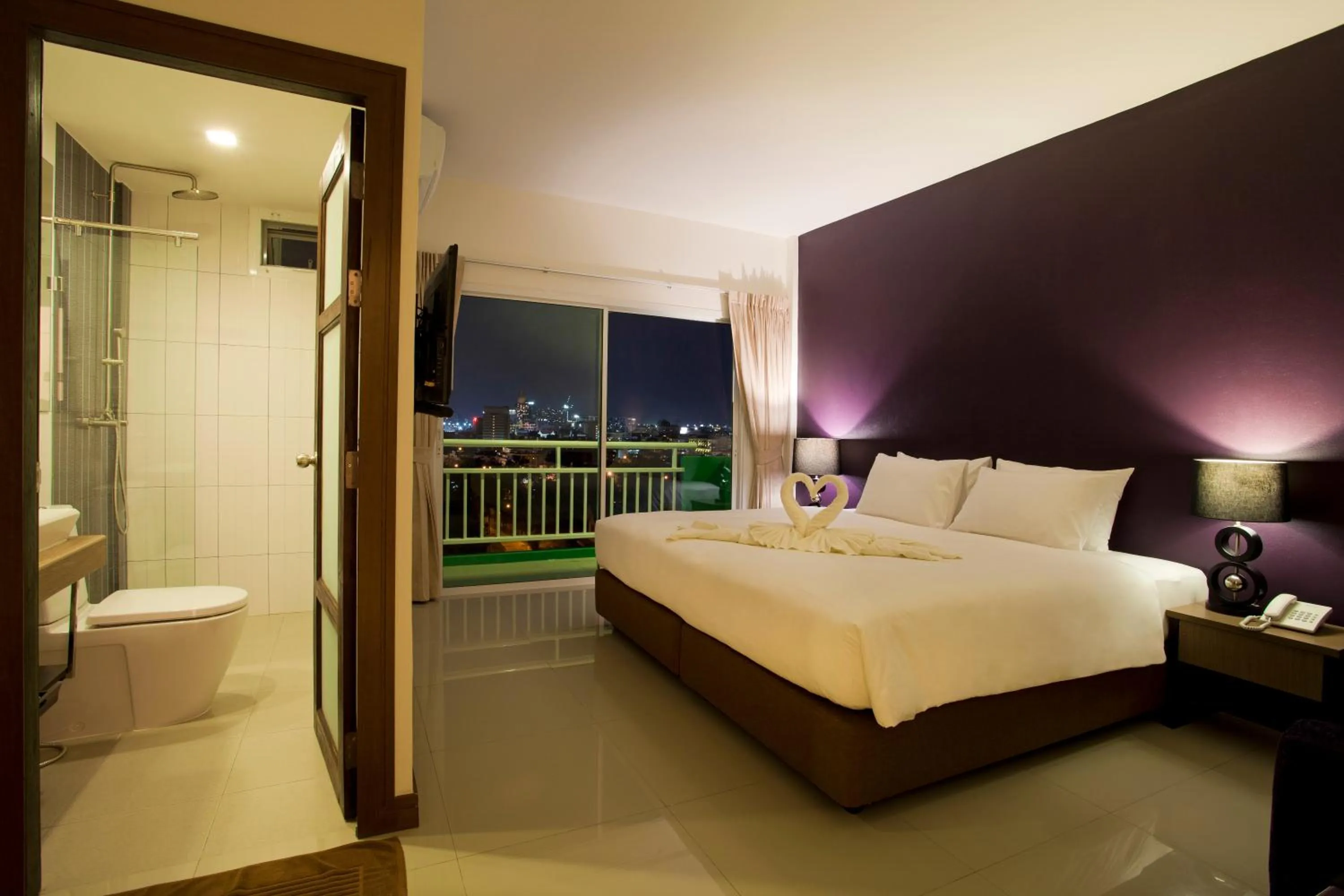 Photo of the whole room, Bed in Wiz Hotel