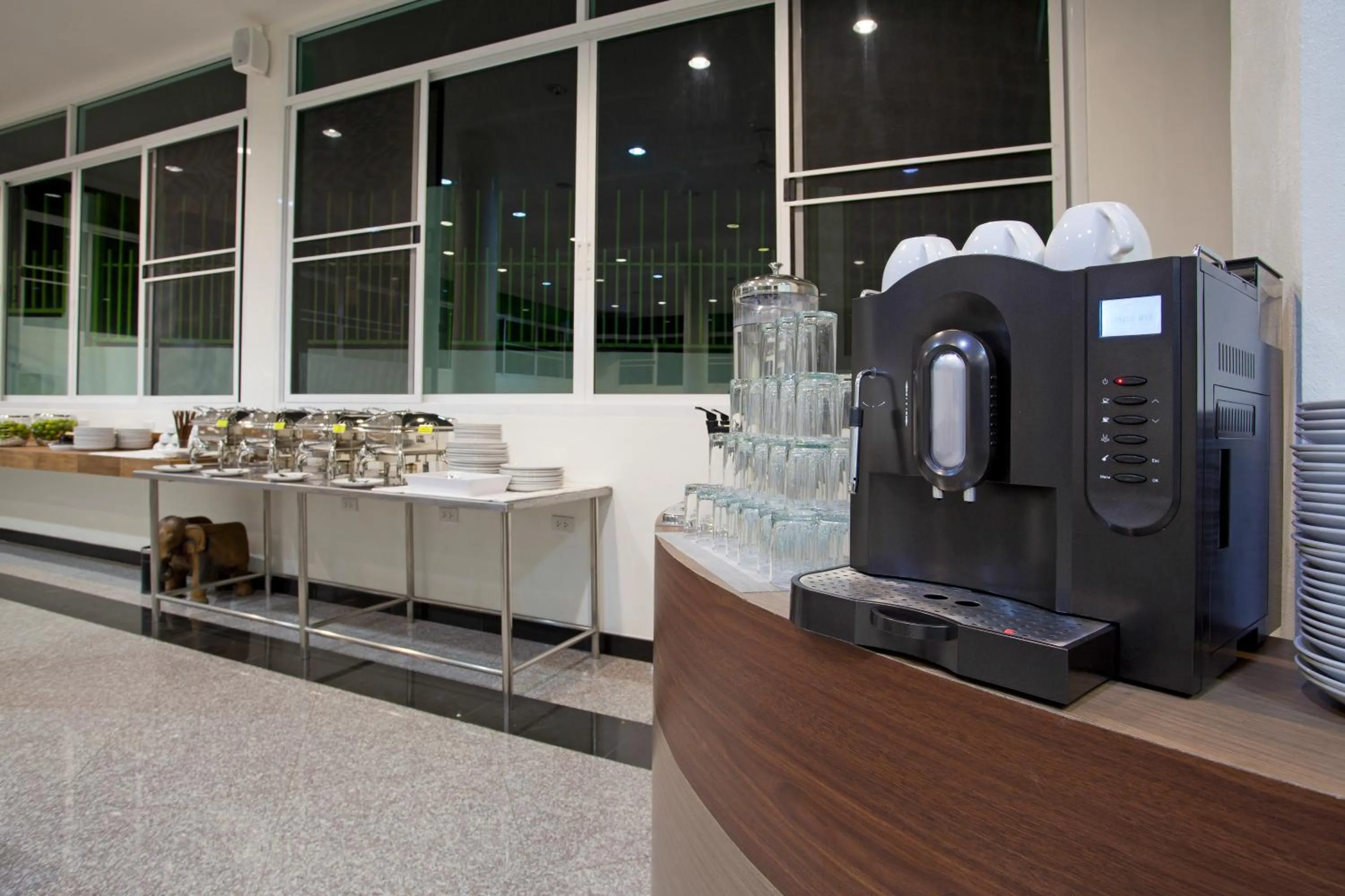 Restaurant/places to eat in Wiz Hotel