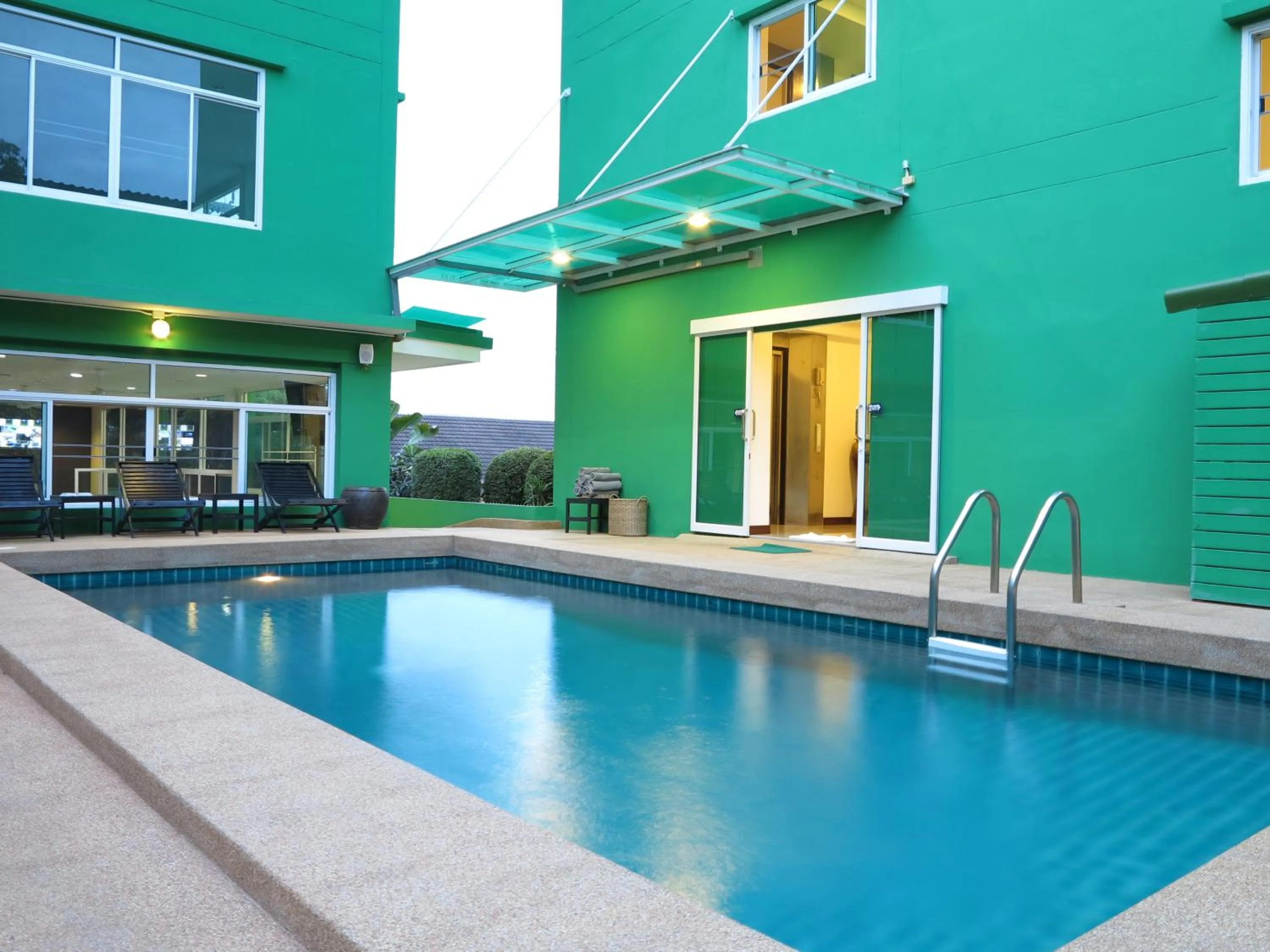 Swimming pool in Wiz Hotel