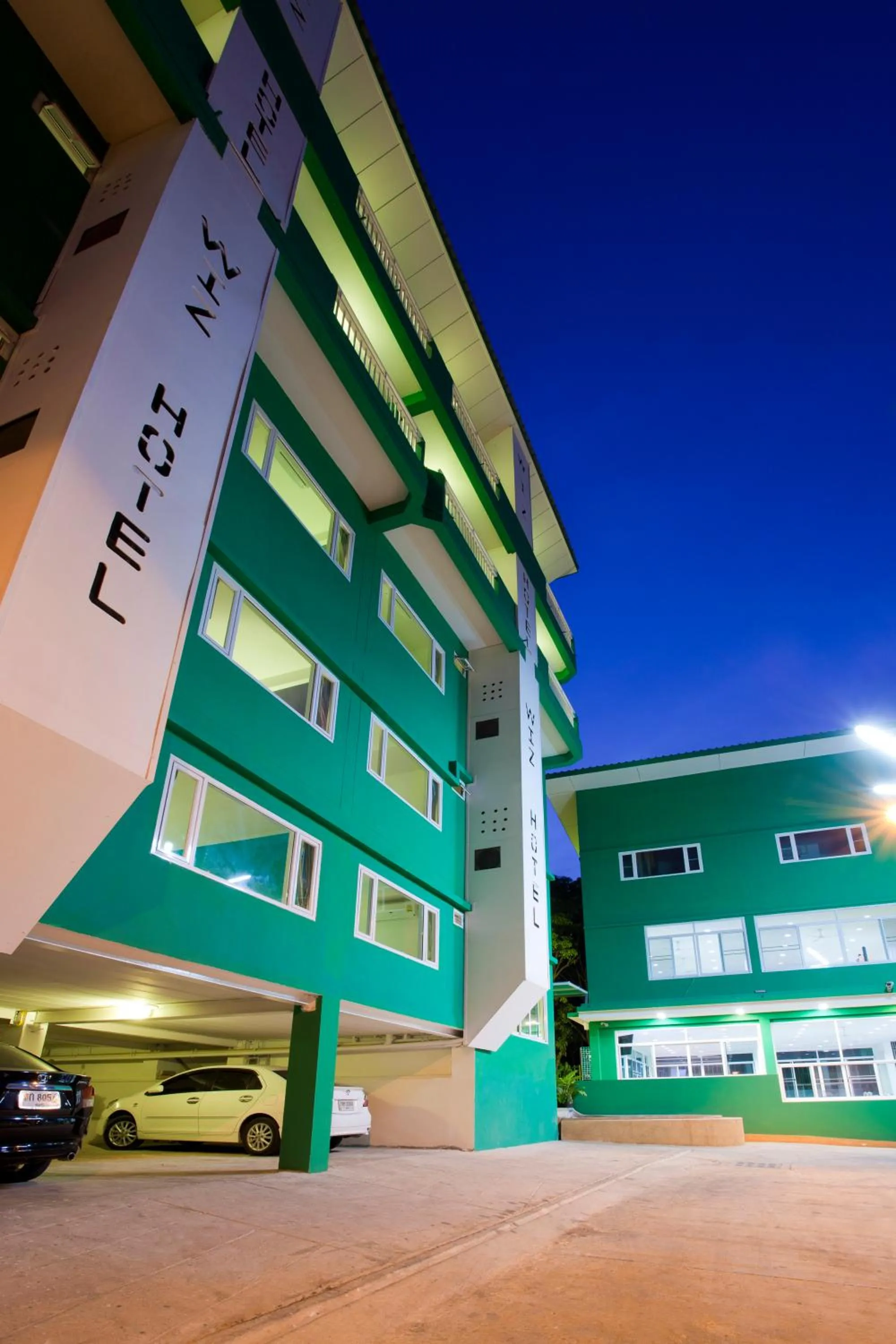 Facade/entrance in Wiz Hotel