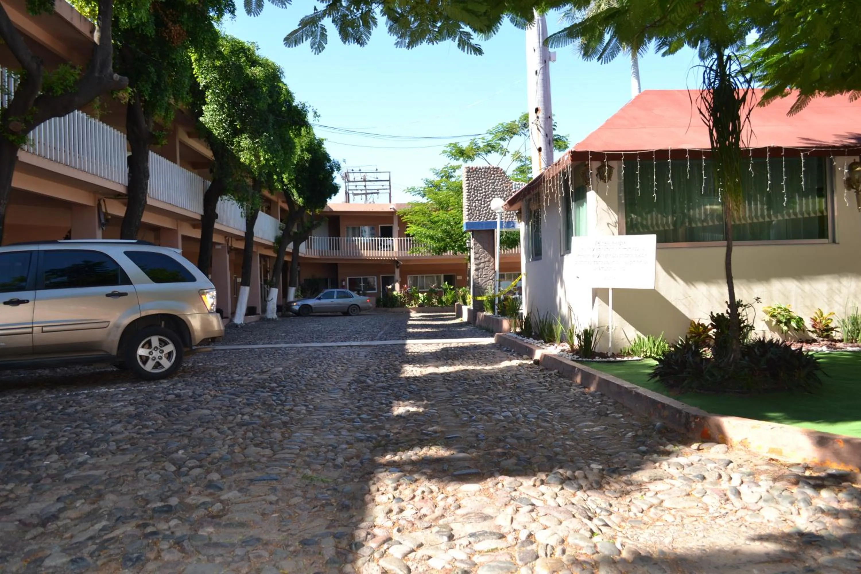 Parking in Hotel La Quinta Posada Real
