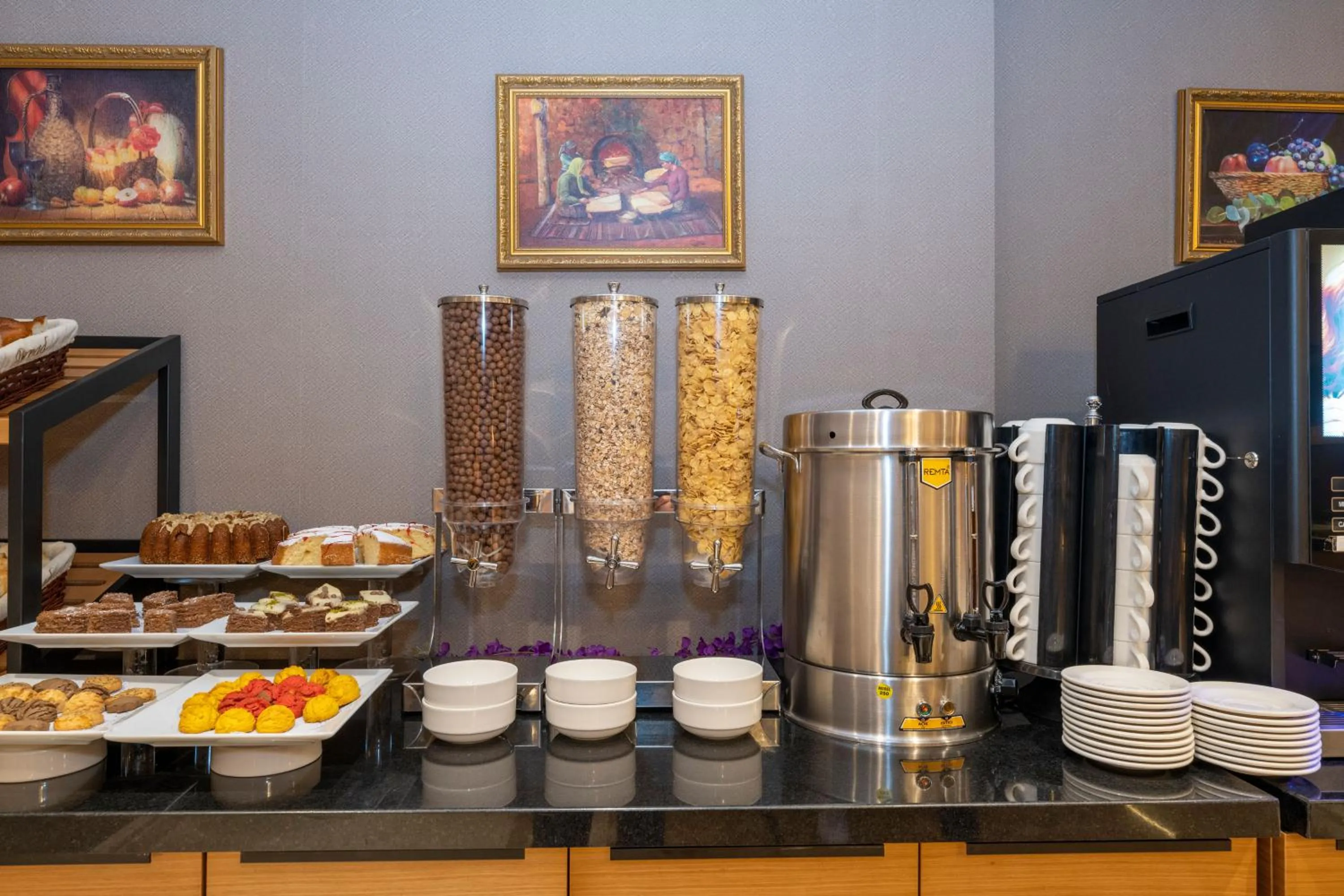 Coffee/tea facilities in Freya Hotel