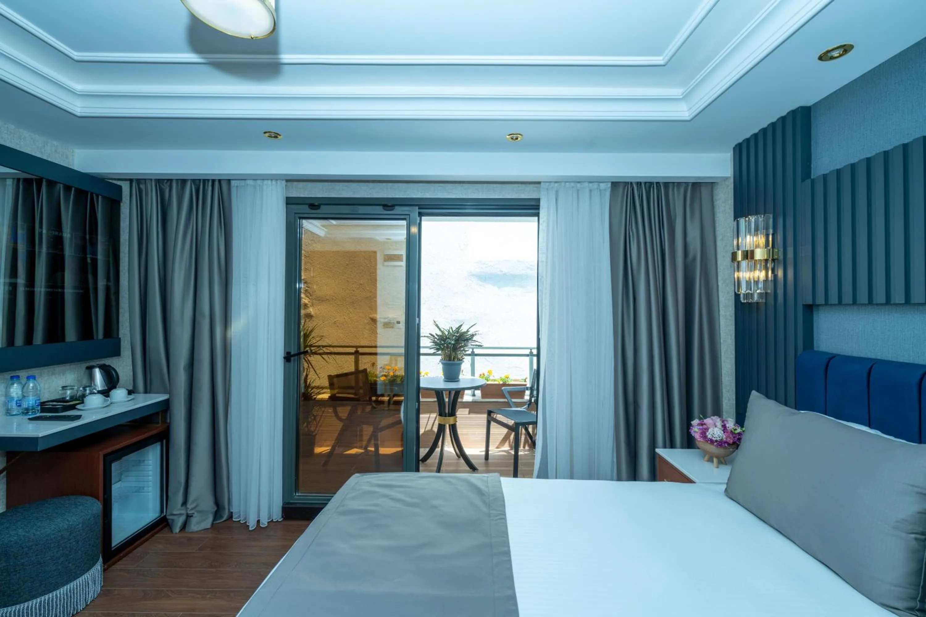 Coffee/tea facilities, Bed in Freya Hotel