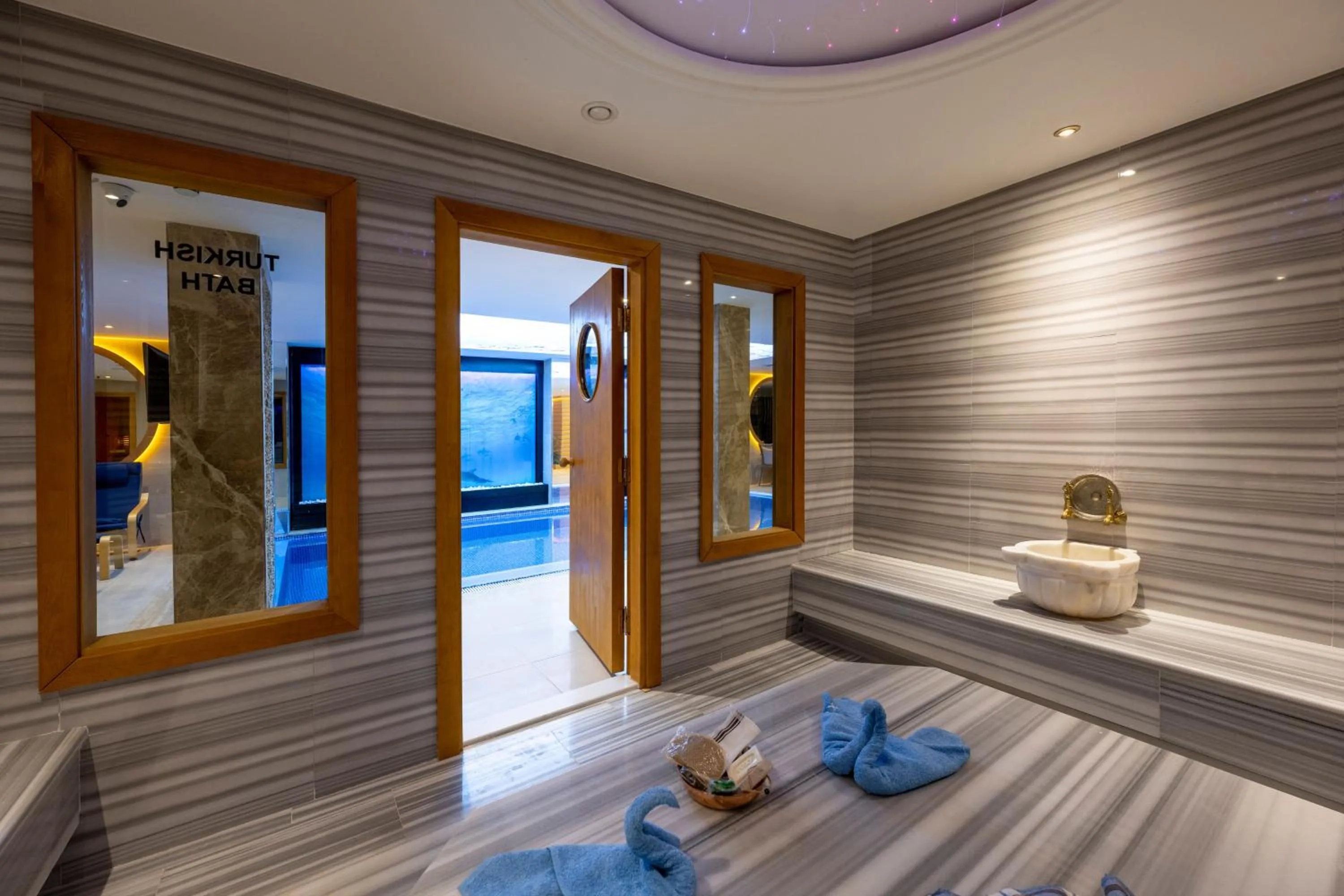 Swimming pool in Freya Hotel