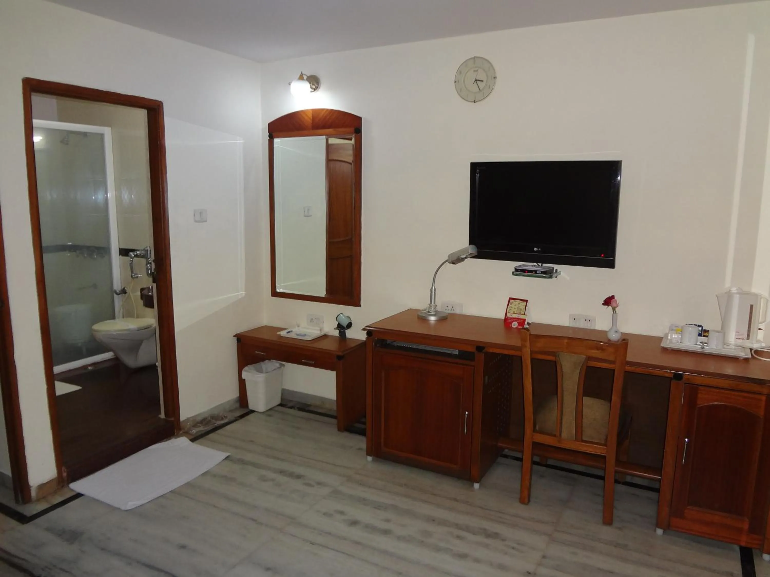 Photo of the whole room in Daspalla Executive Court