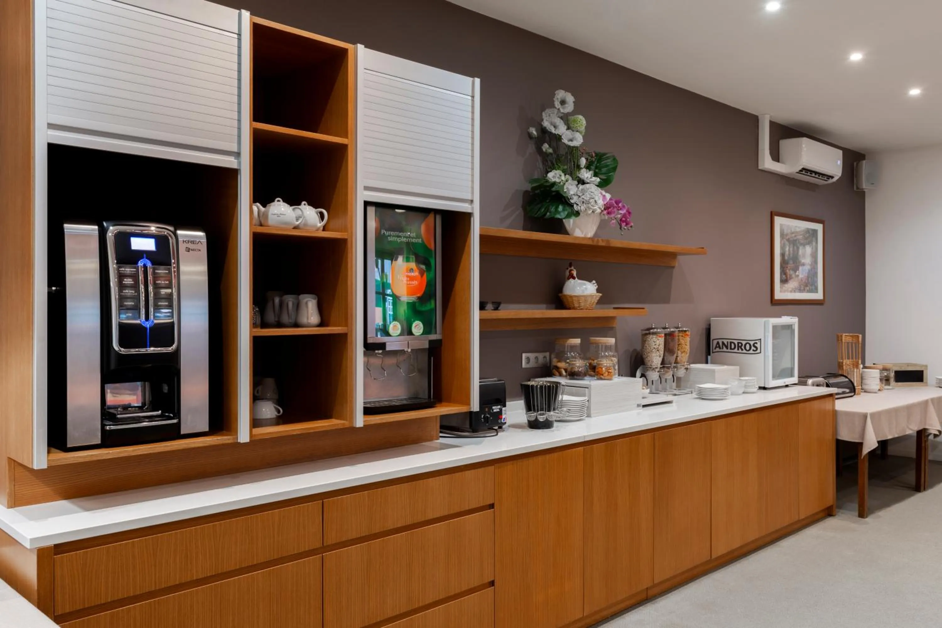 Breakfast in Logis Hotel-Restaurant Saint Romain