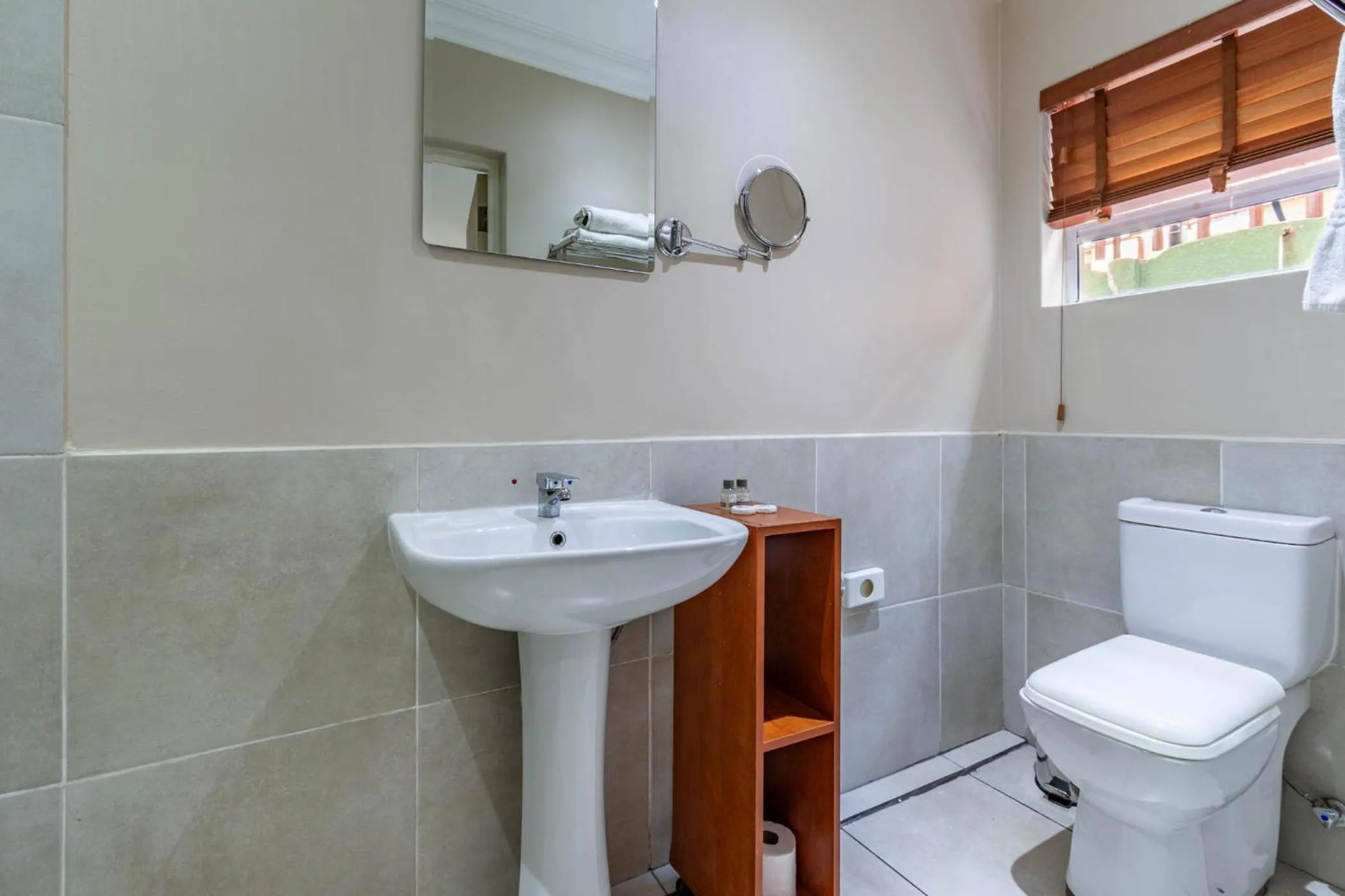 Bathroom in Lakeview Boutique Hotel & Conference Center