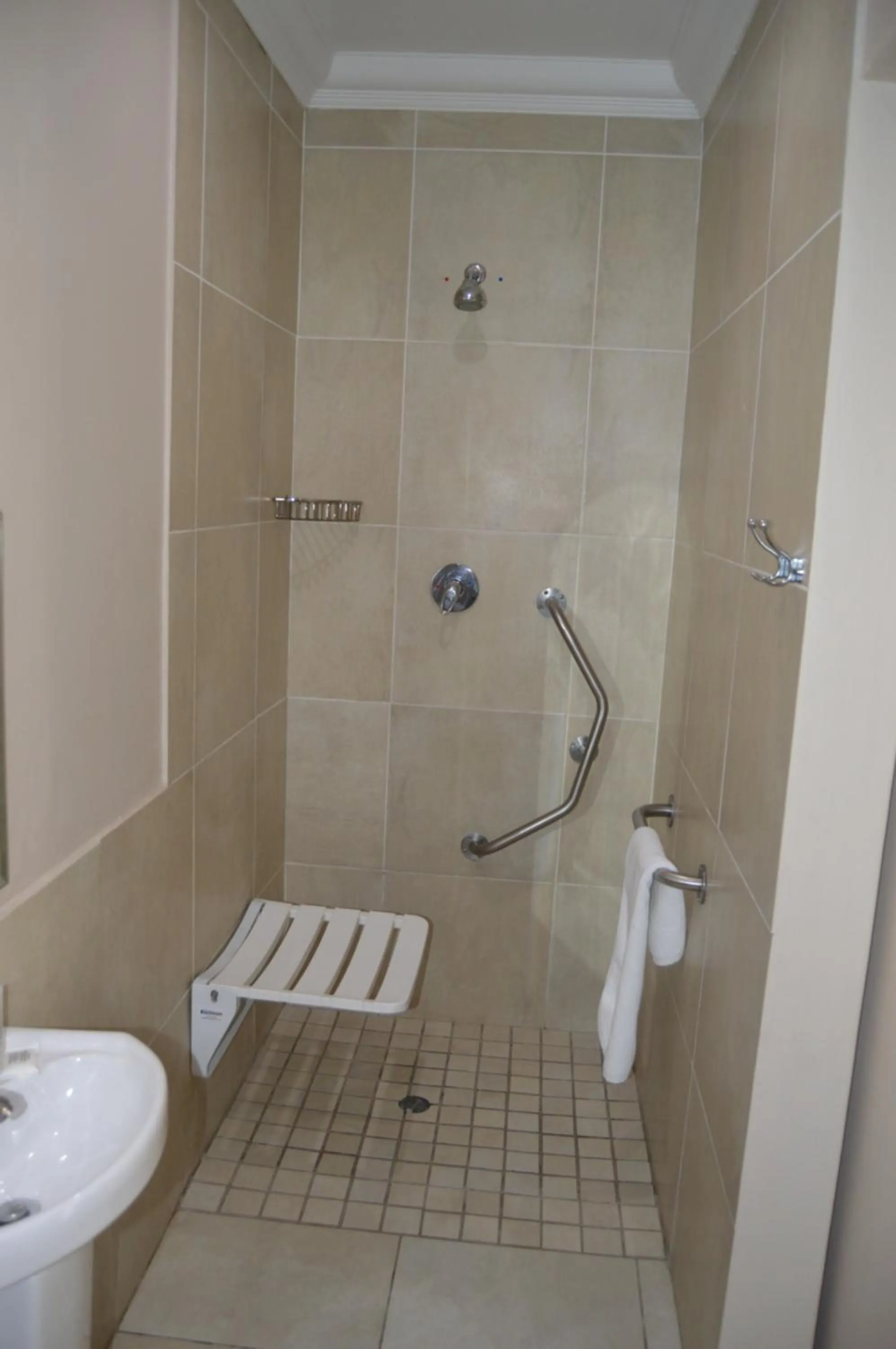 Shower in Lakeview Boutique Hotel & Conference Center