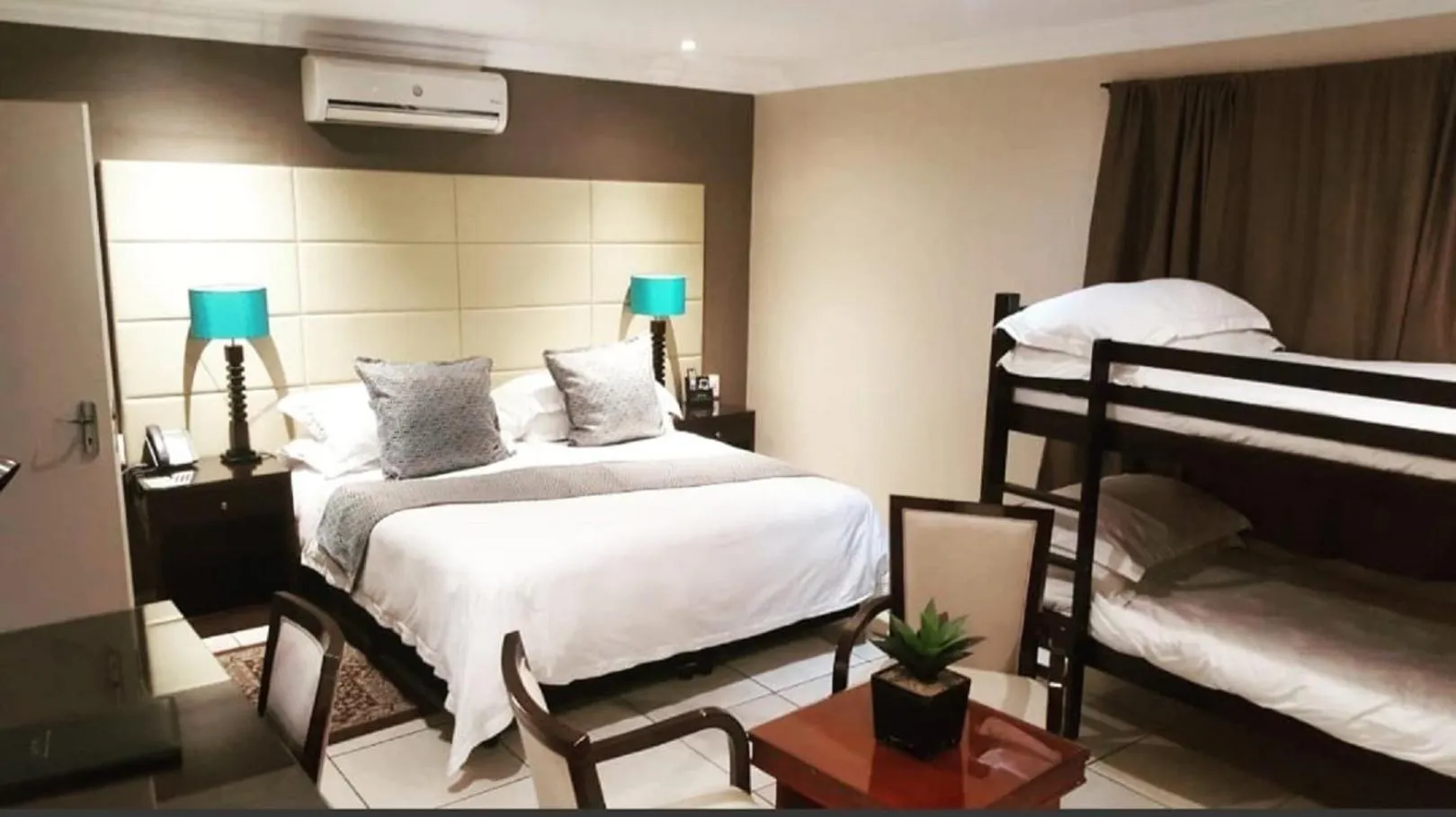 Bedroom, Bed in Lakeview Boutique Hotel & Conference Center