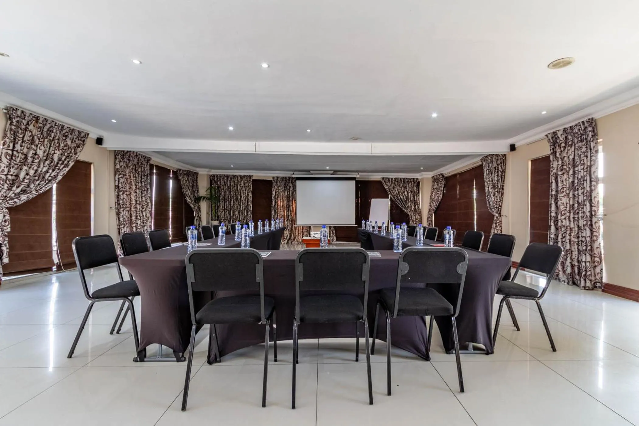 Lakeview Boutique Hotel & Conference Center