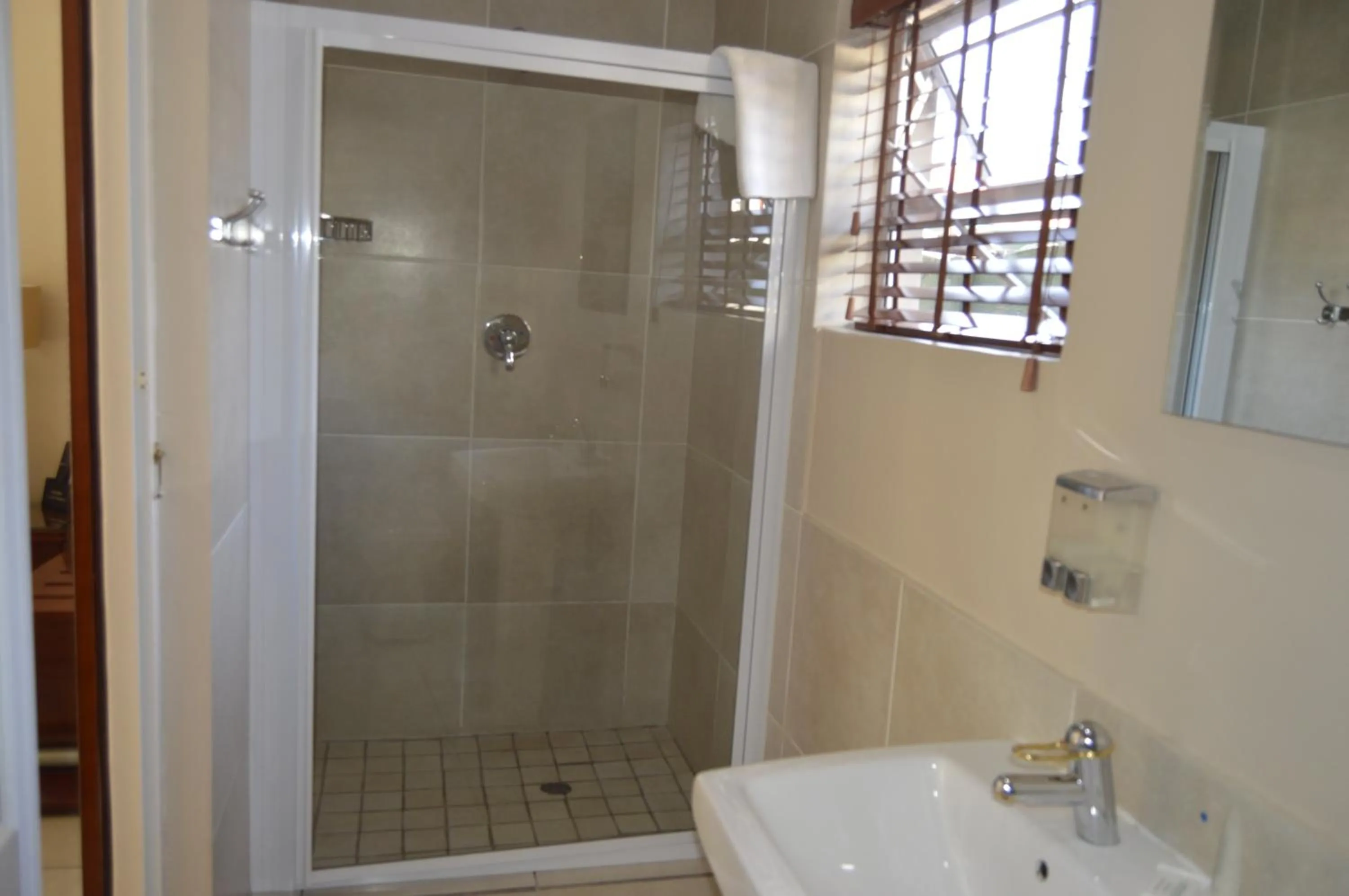 Shower in Lakeview Boutique Hotel & Conference Center