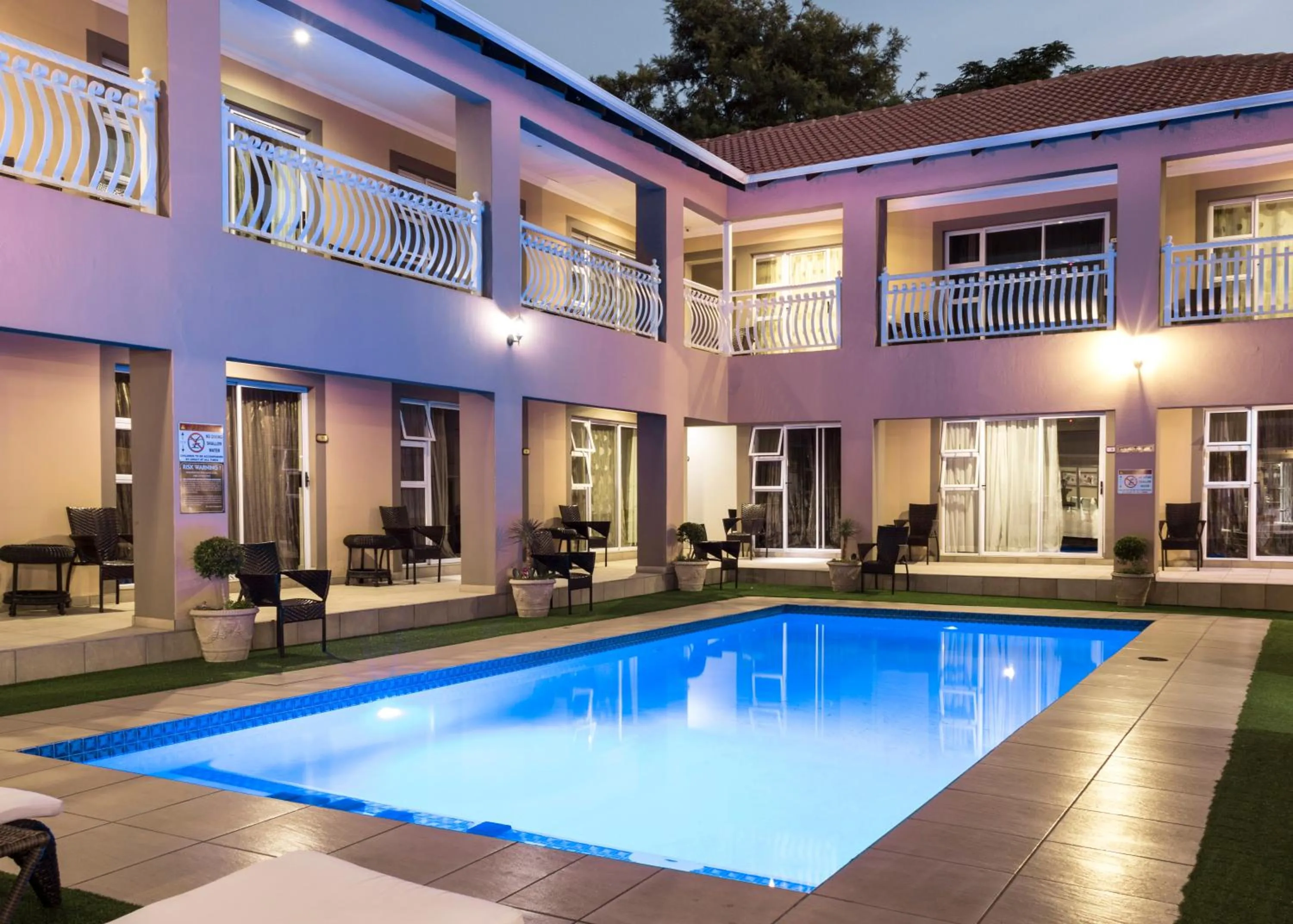 Property building in Lakeview Boutique Hotel & Conference Center