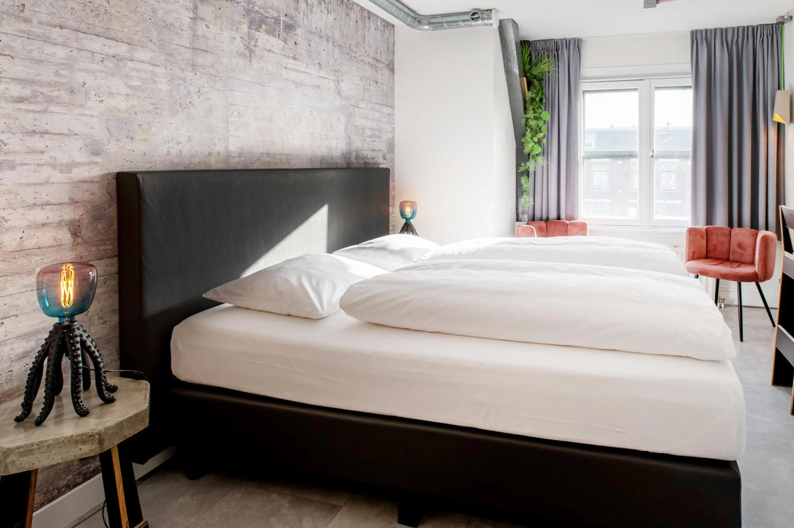 Bed in Will & Tate City Stay