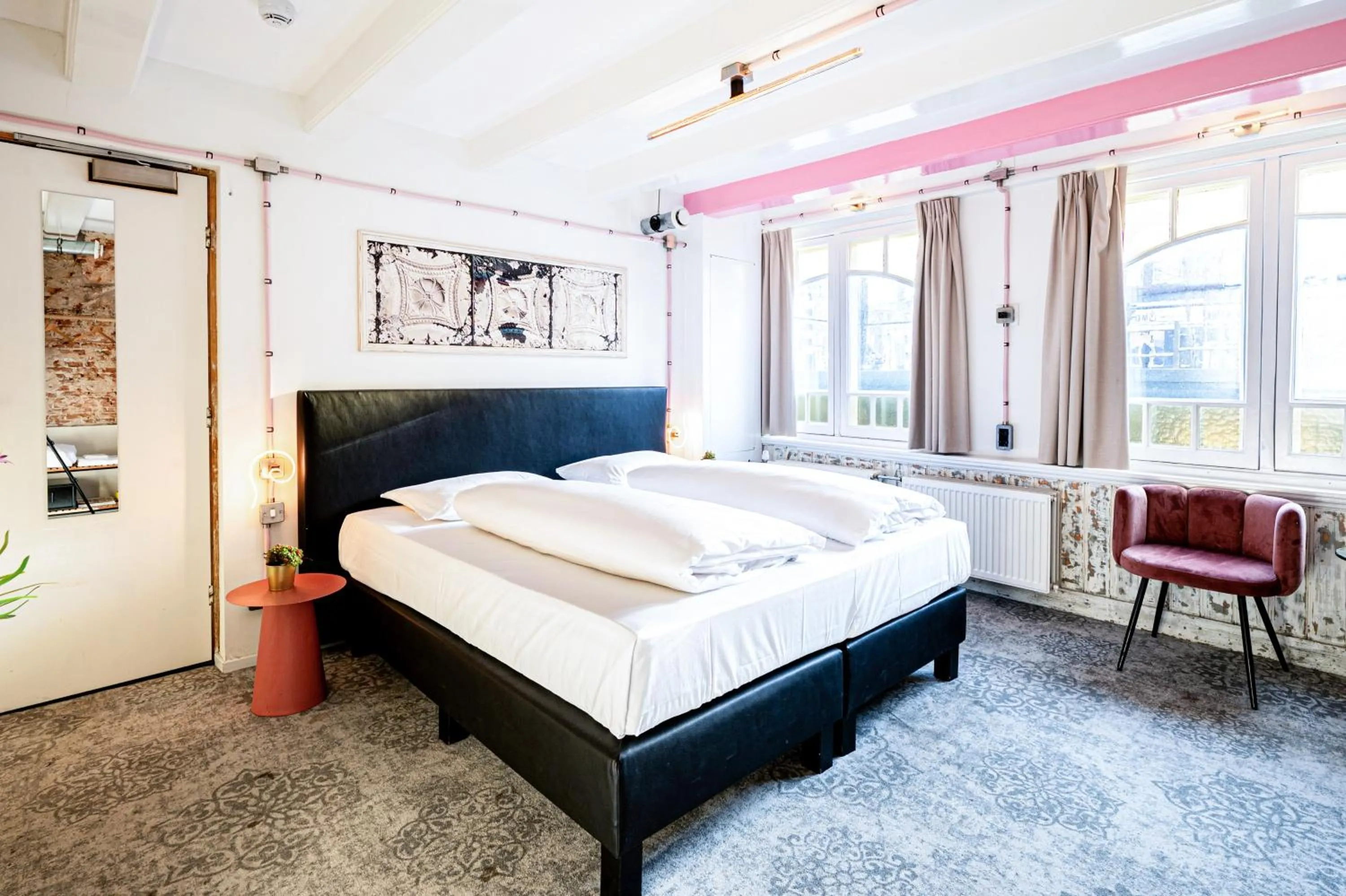 Bed in Will & Tate City Stay