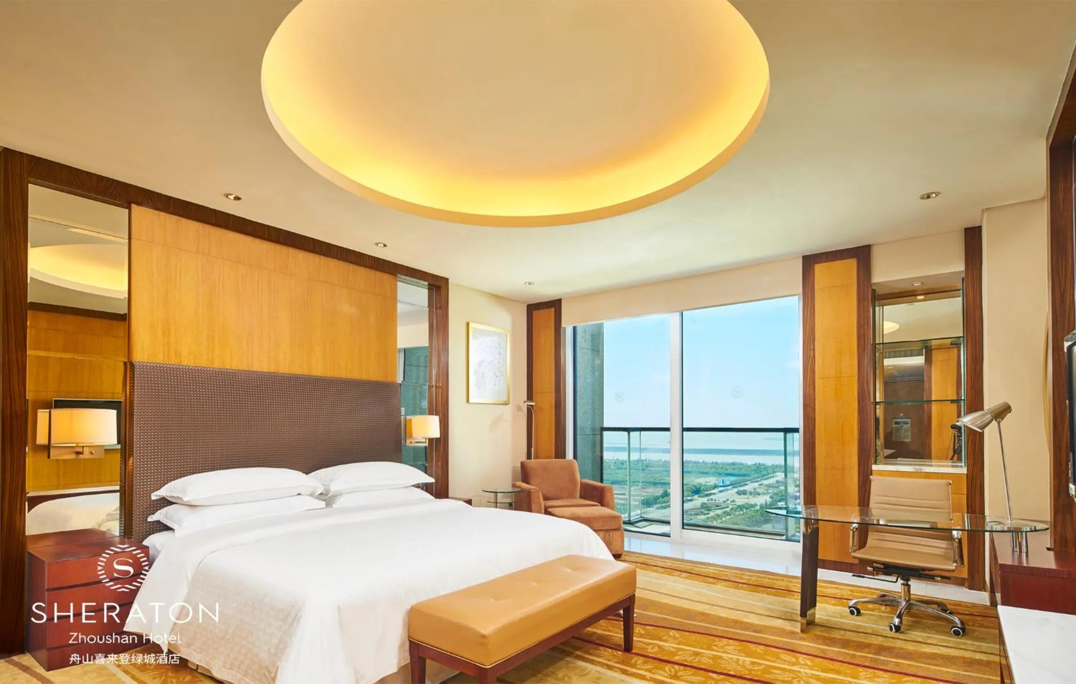 Bed in Sheraton Zhoushan Hotel