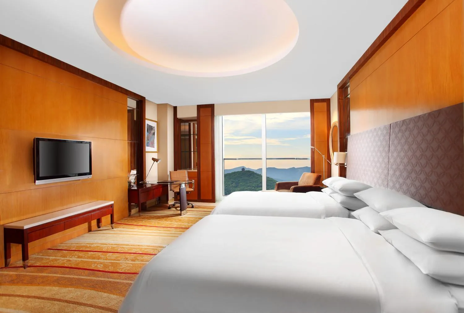 Property building, Bed in Sheraton Zhoushan Hotel