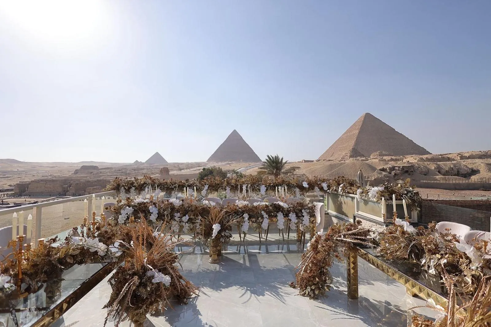 The Gate Hotel Front Pyramids & Sphinx View