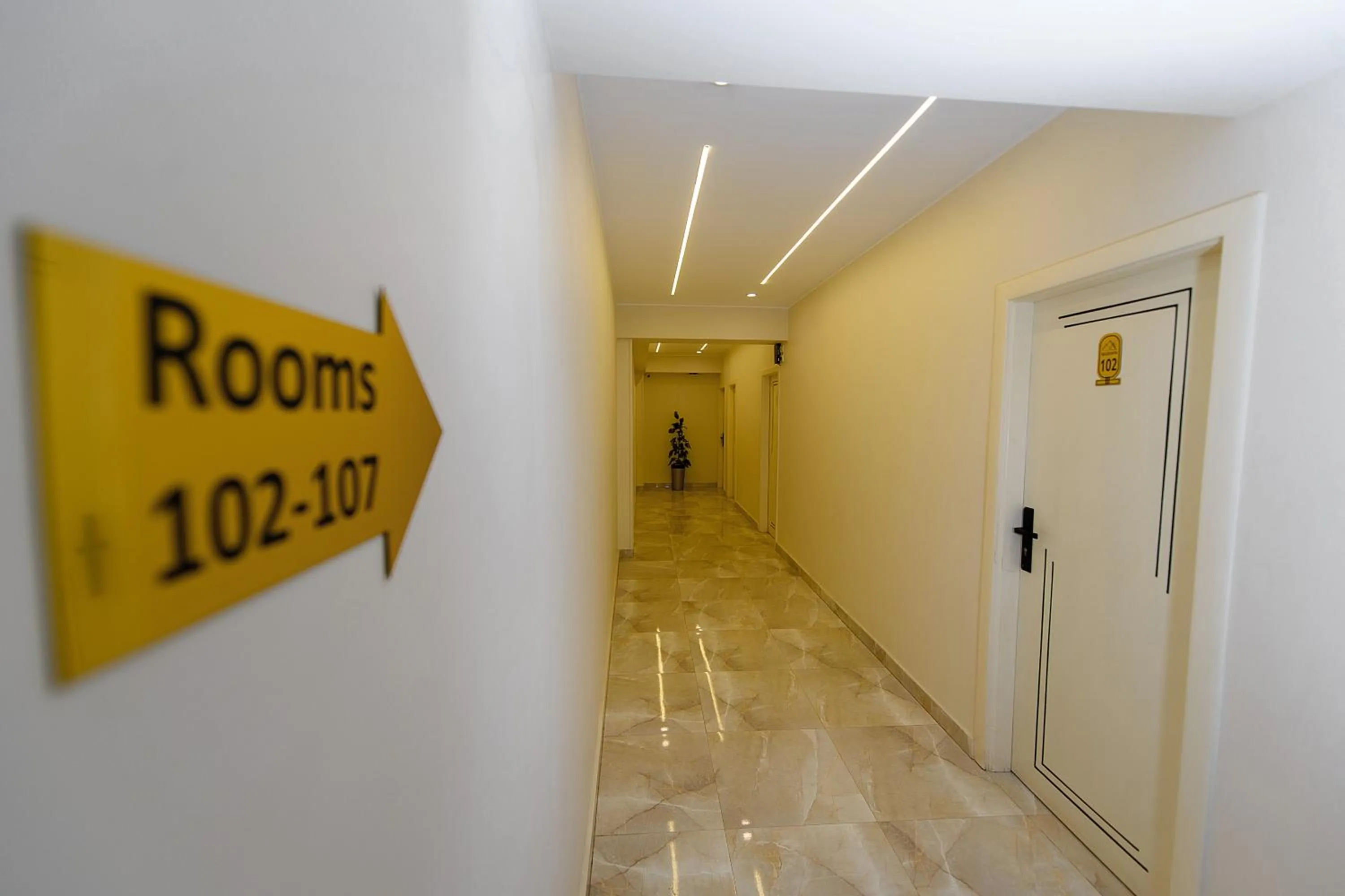 Text overlay in The Gate Hotel Front Pyramids & Sphinx View