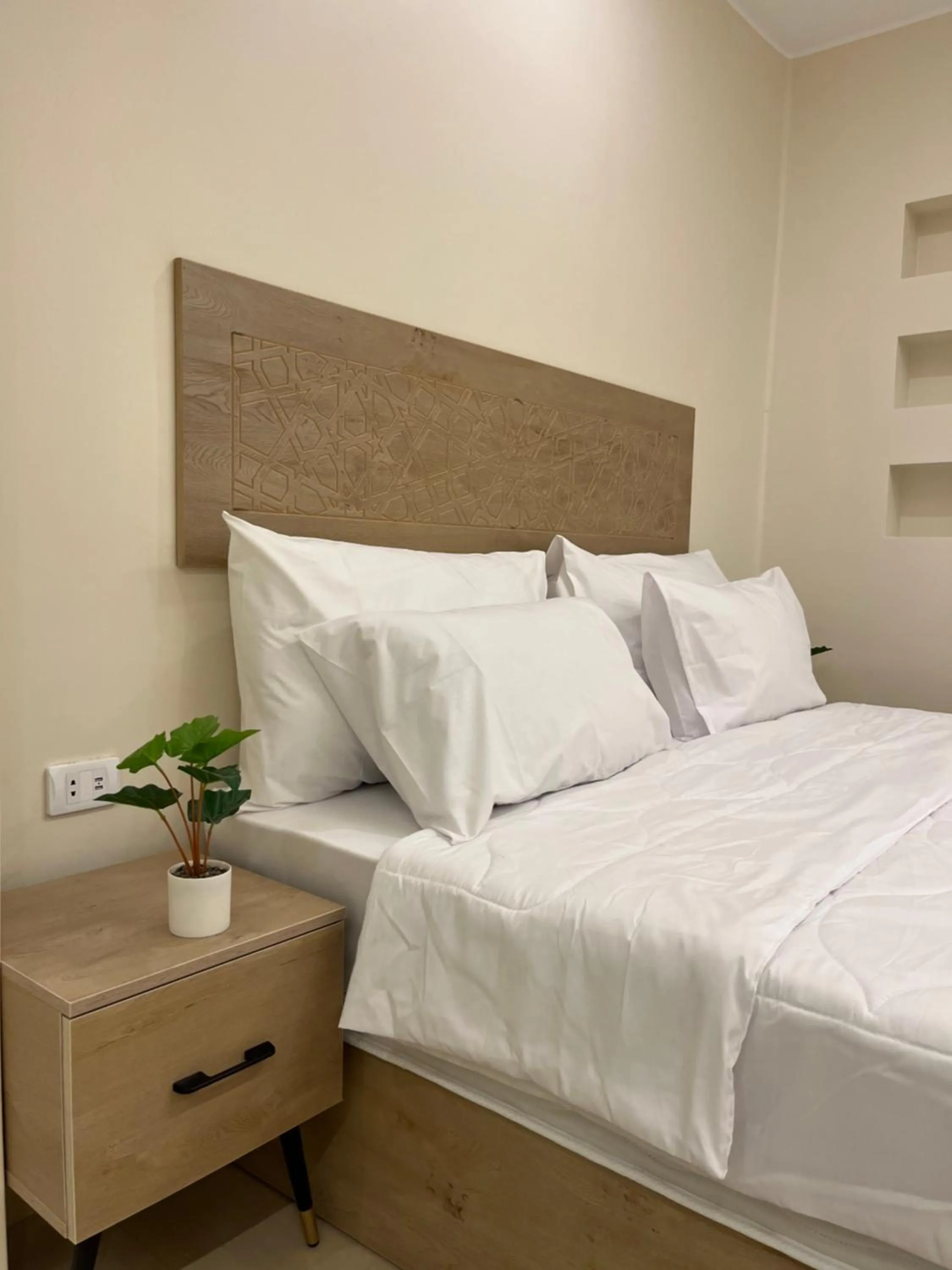 Bedroom, Bed in The Gate Hotel Front Pyramids & Sphinx View