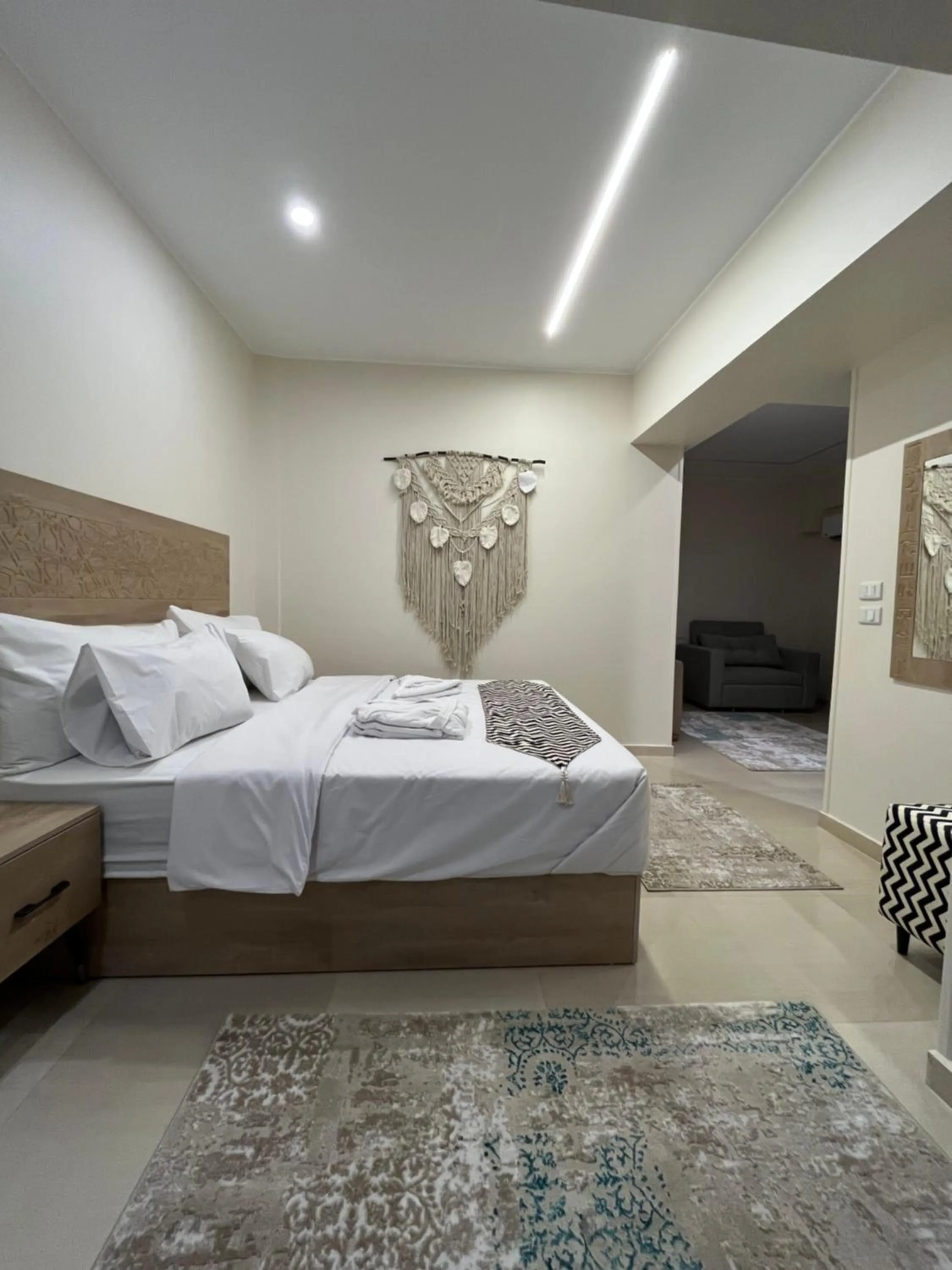 Photo of the whole room, Bed in The Gate Hotel Front Pyramids & Sphinx View