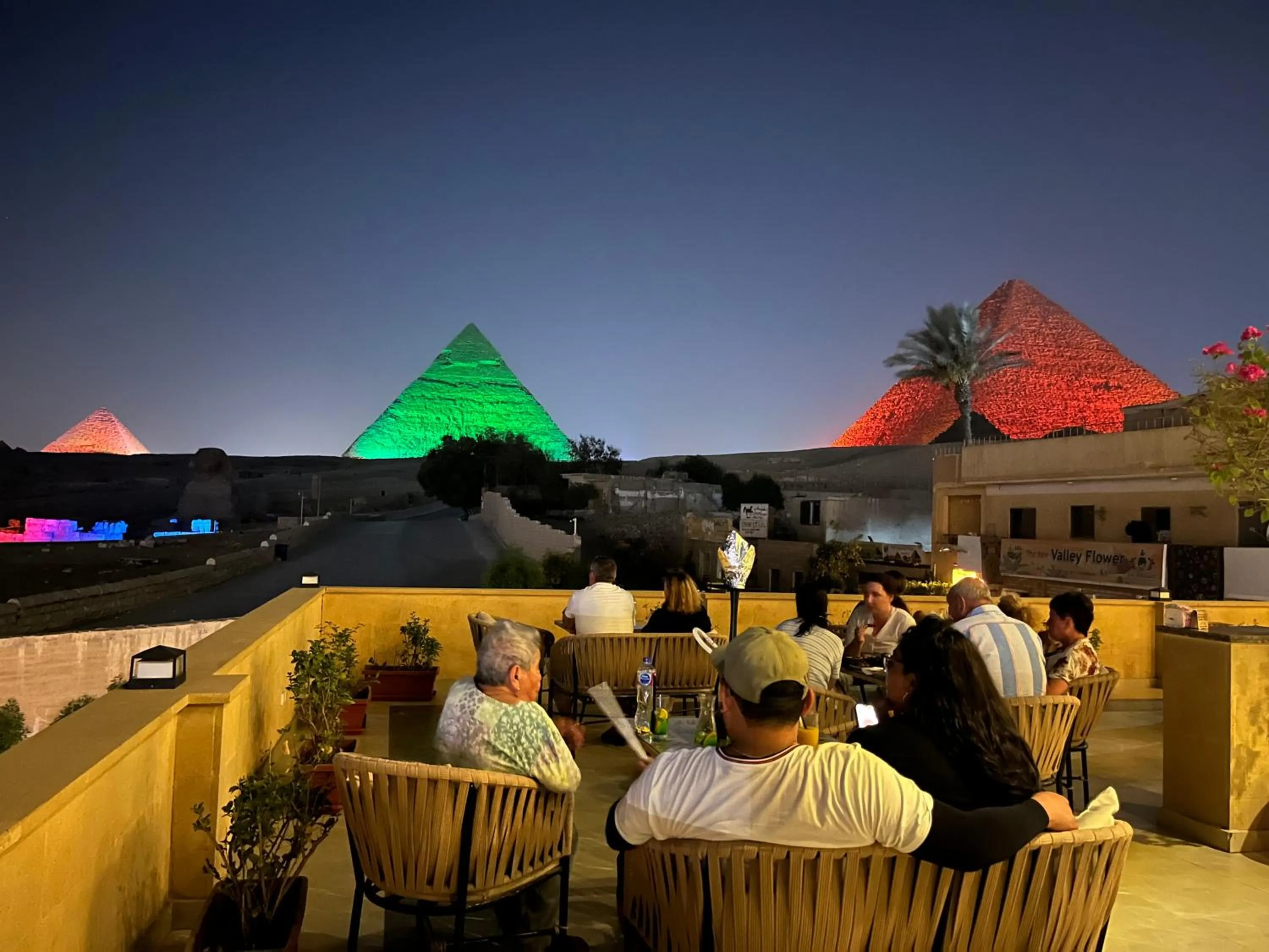 Restaurant/places to eat in The Gate Hotel Front Pyramids & Sphinx View
