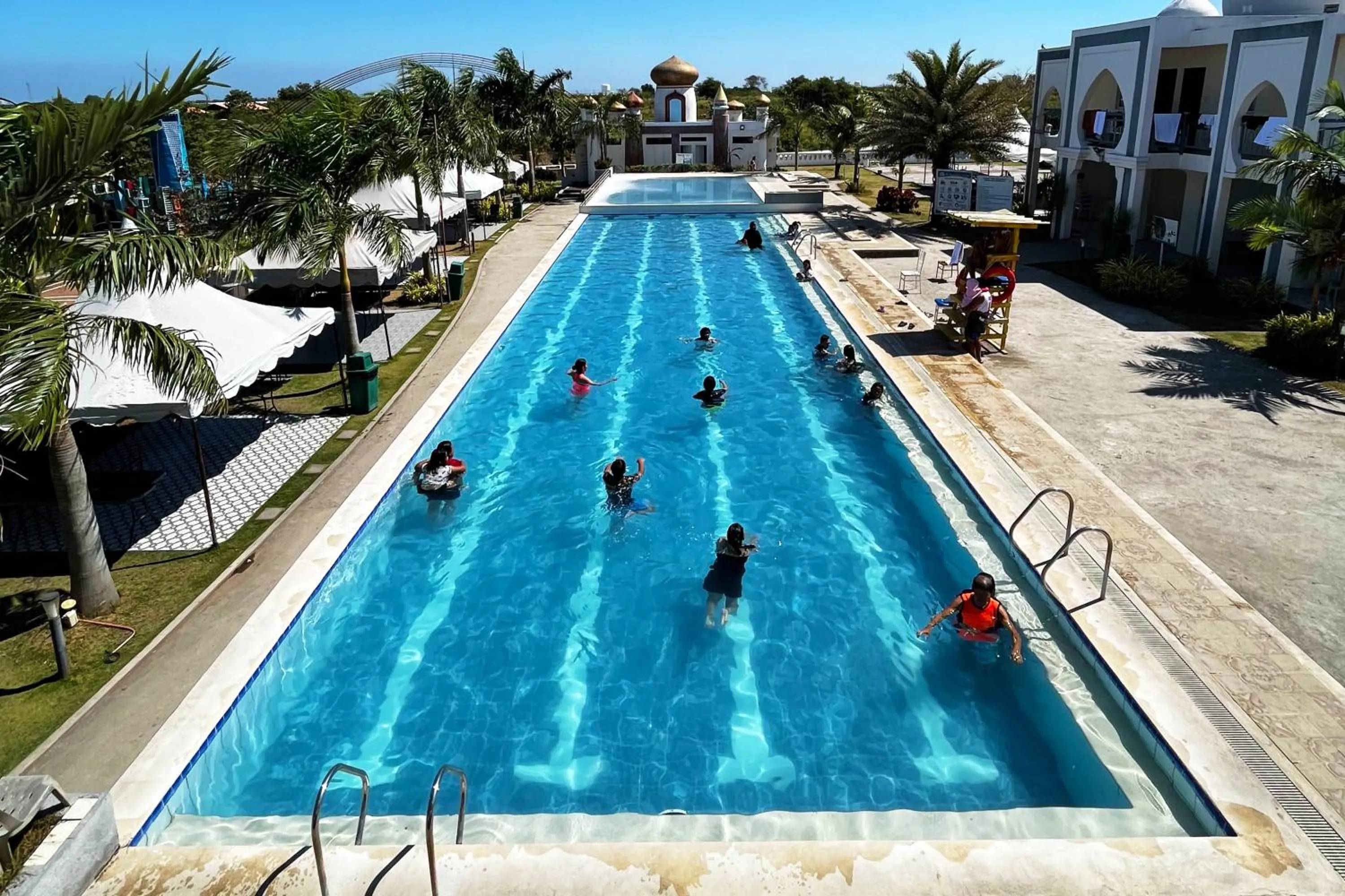 Swimming pool in Torres Farm Resort powered by Cocotel
