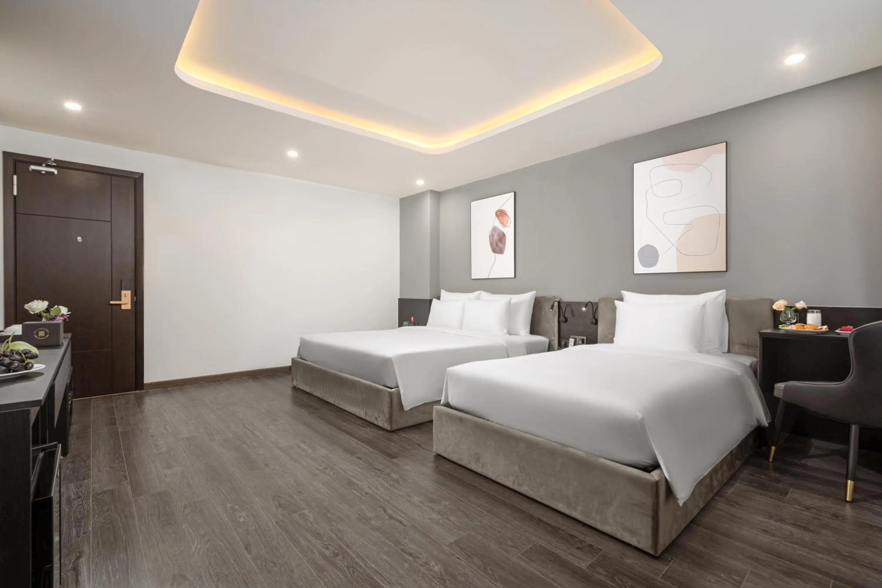 Photo of the whole room, Bed in Mercy Emerald Hotel