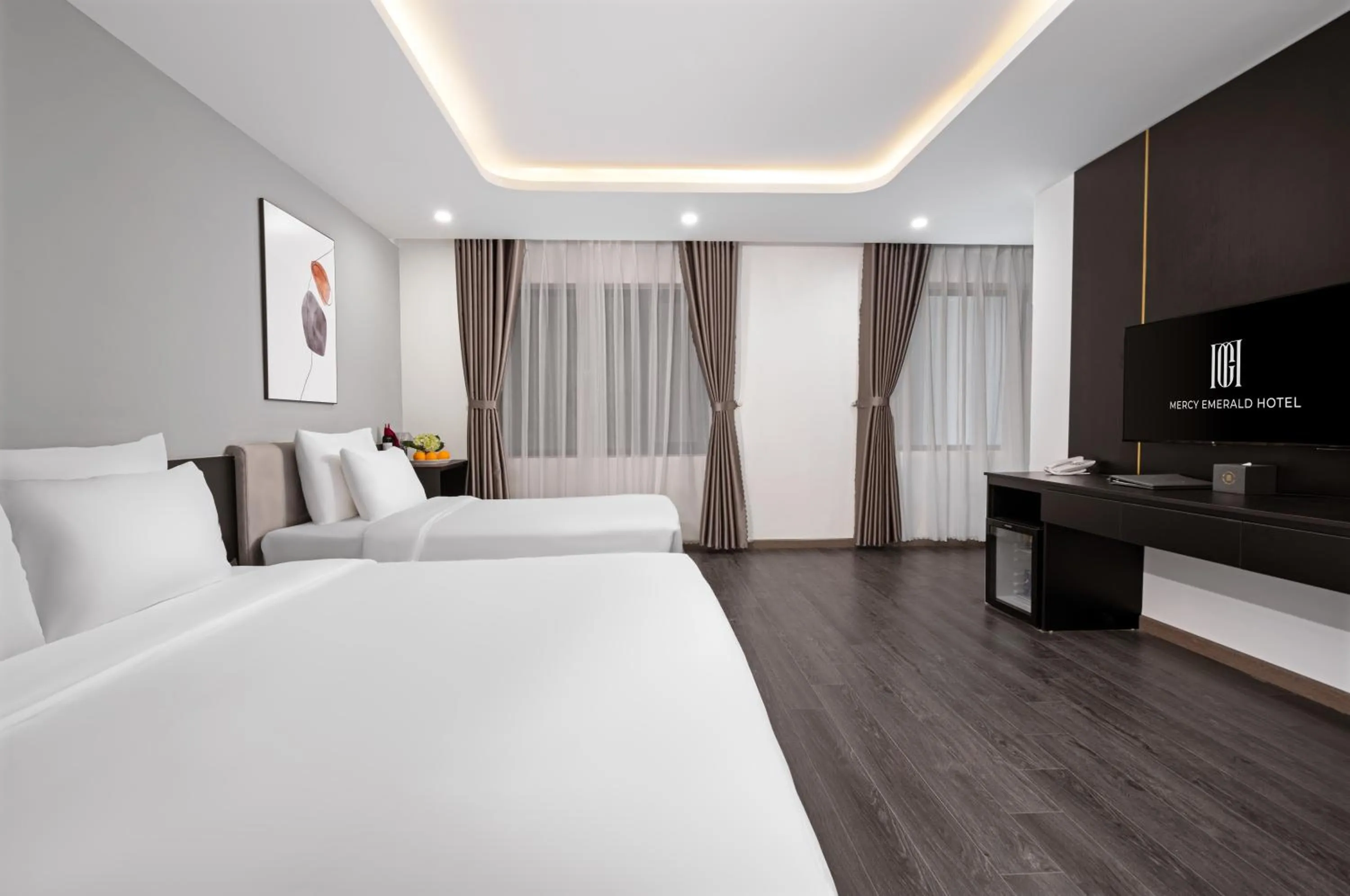 Bedroom, Bed in Mercy Emerald Hotel