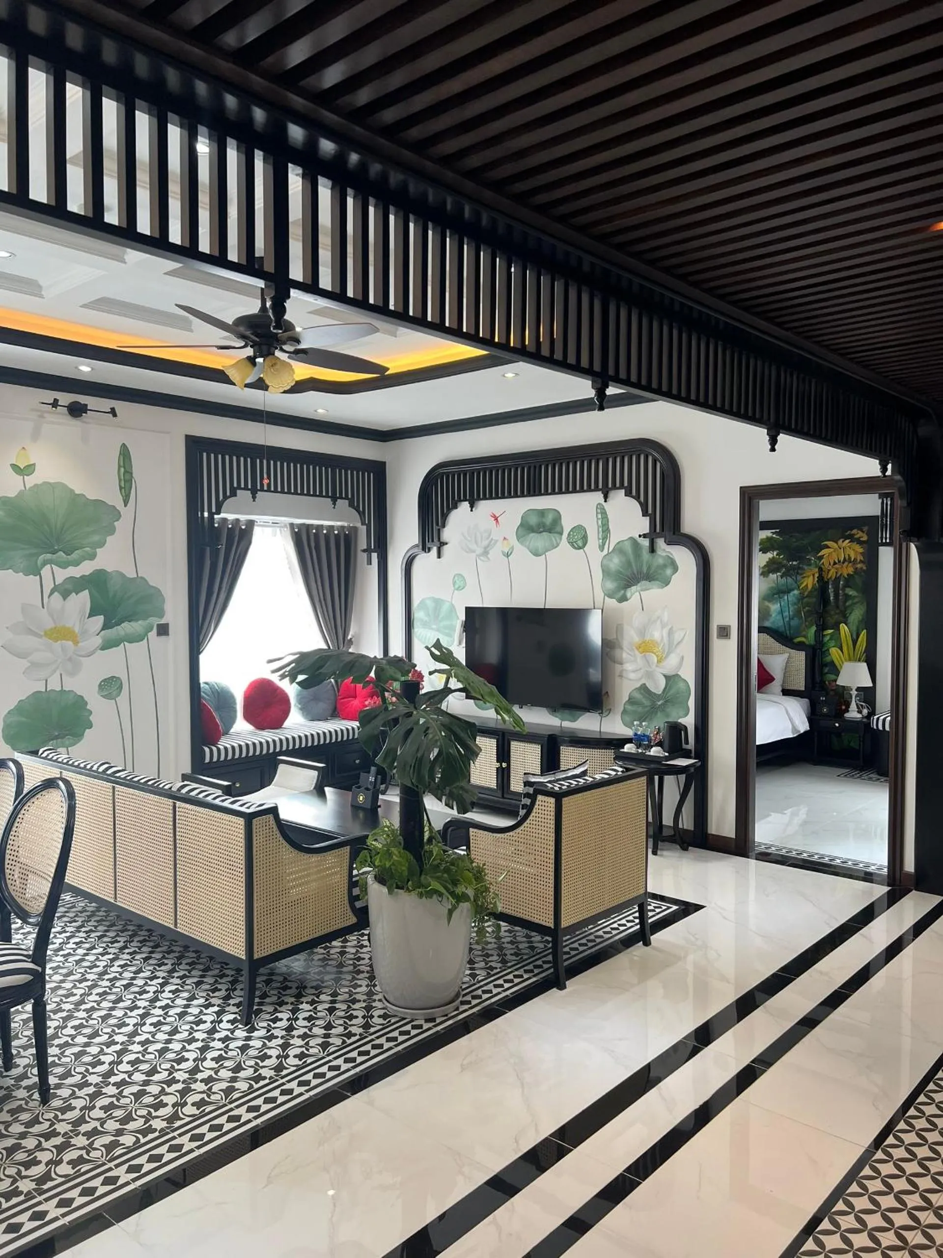 TV and multimedia in Mercy Emerald Hotel