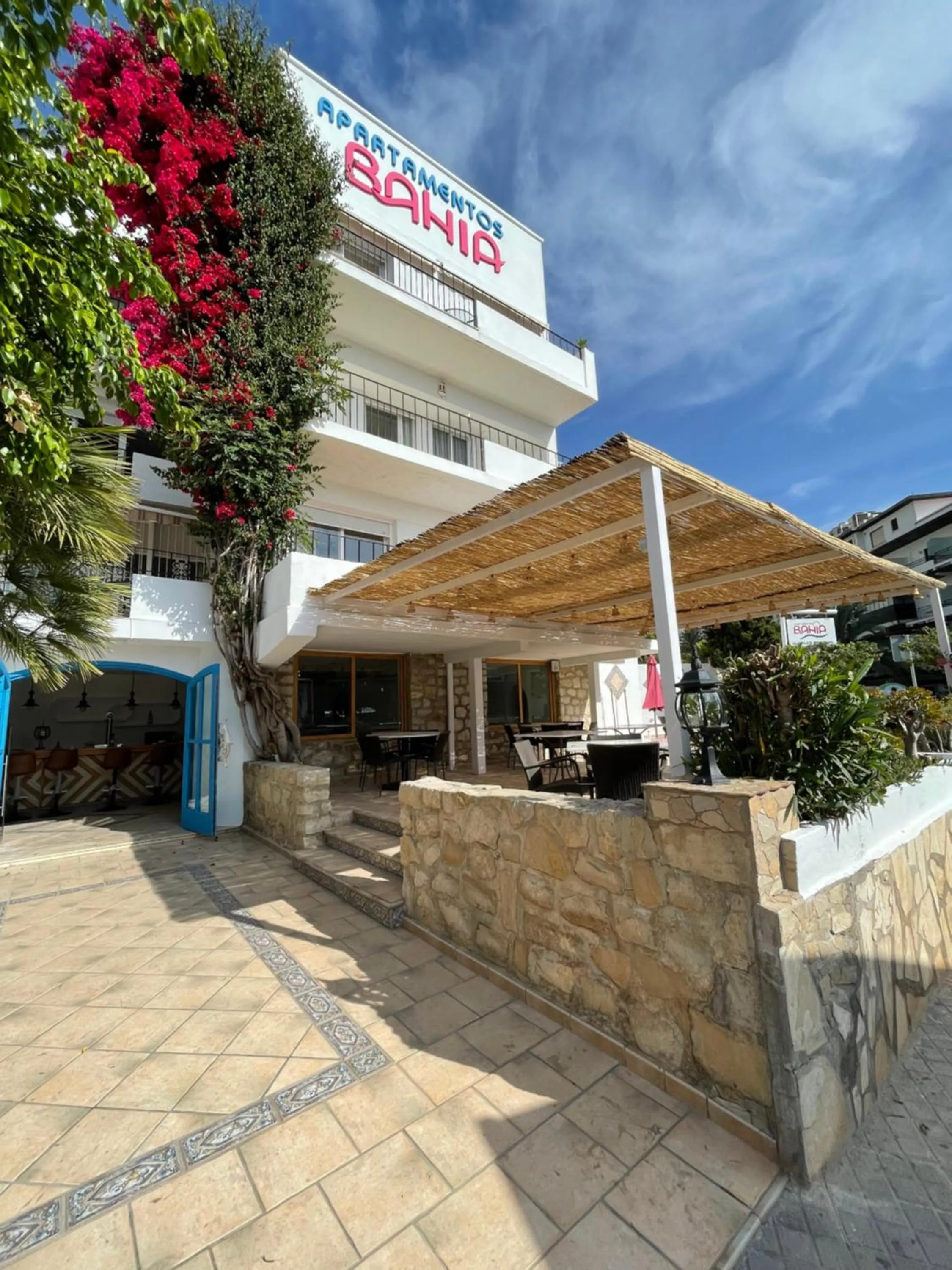 Restaurant/places to eat in Apartamentos Bahia