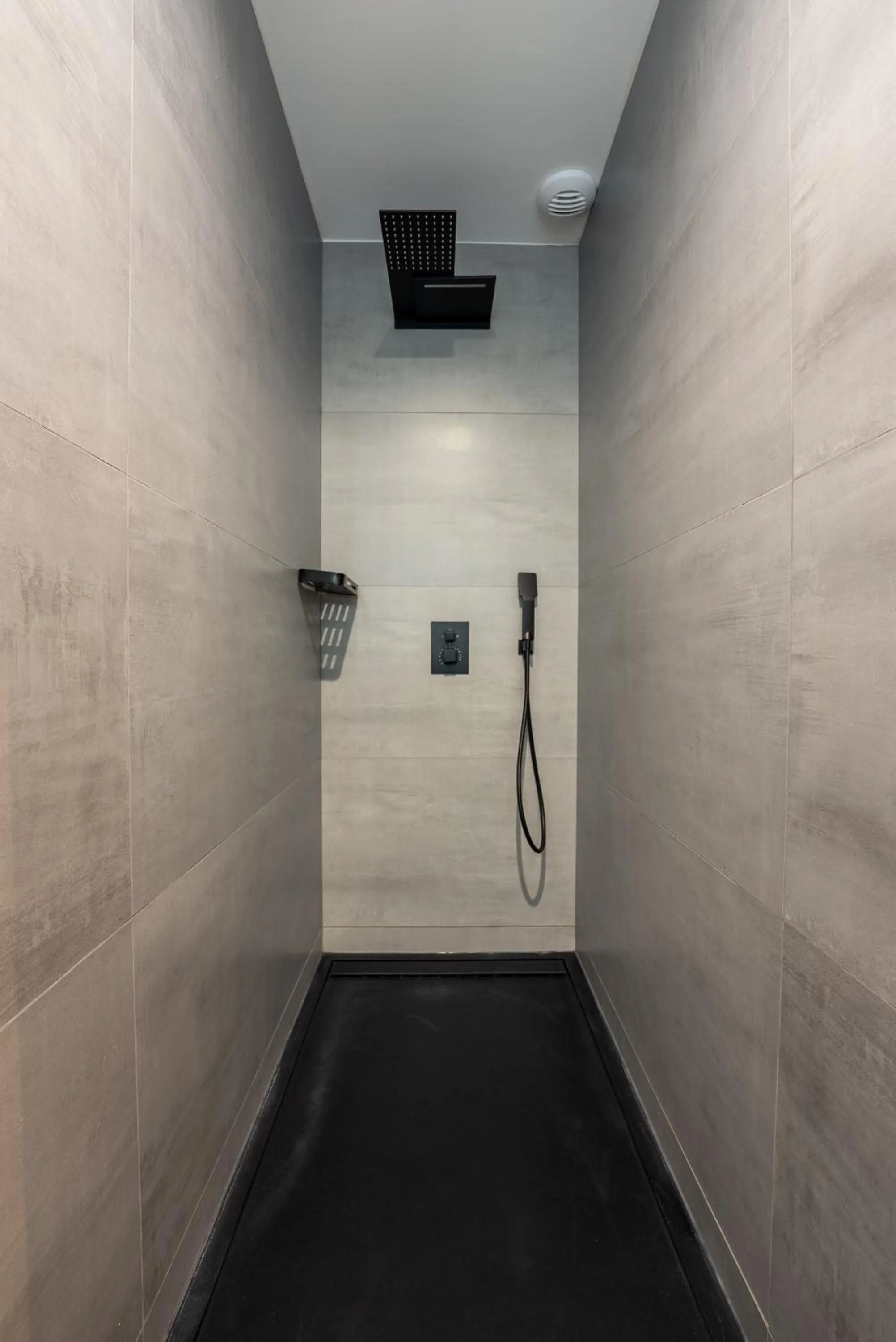 Shower in Les Restanques du lac