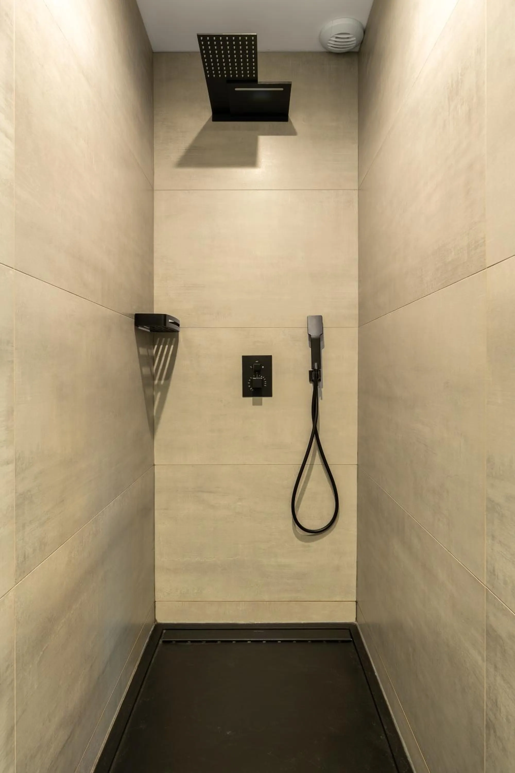 Shower in Les Restanques du lac