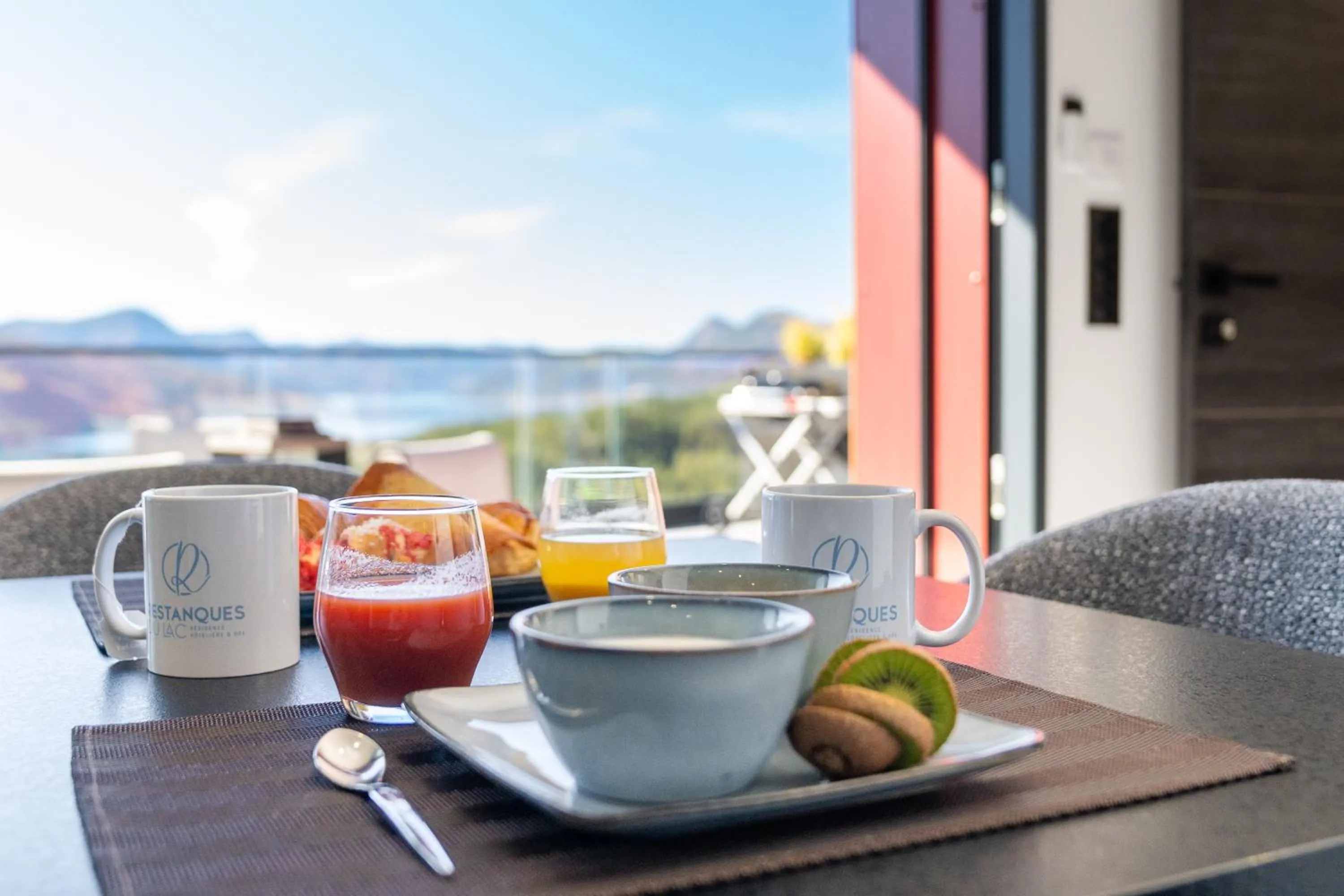 Breakfast in Les Restanques du lac