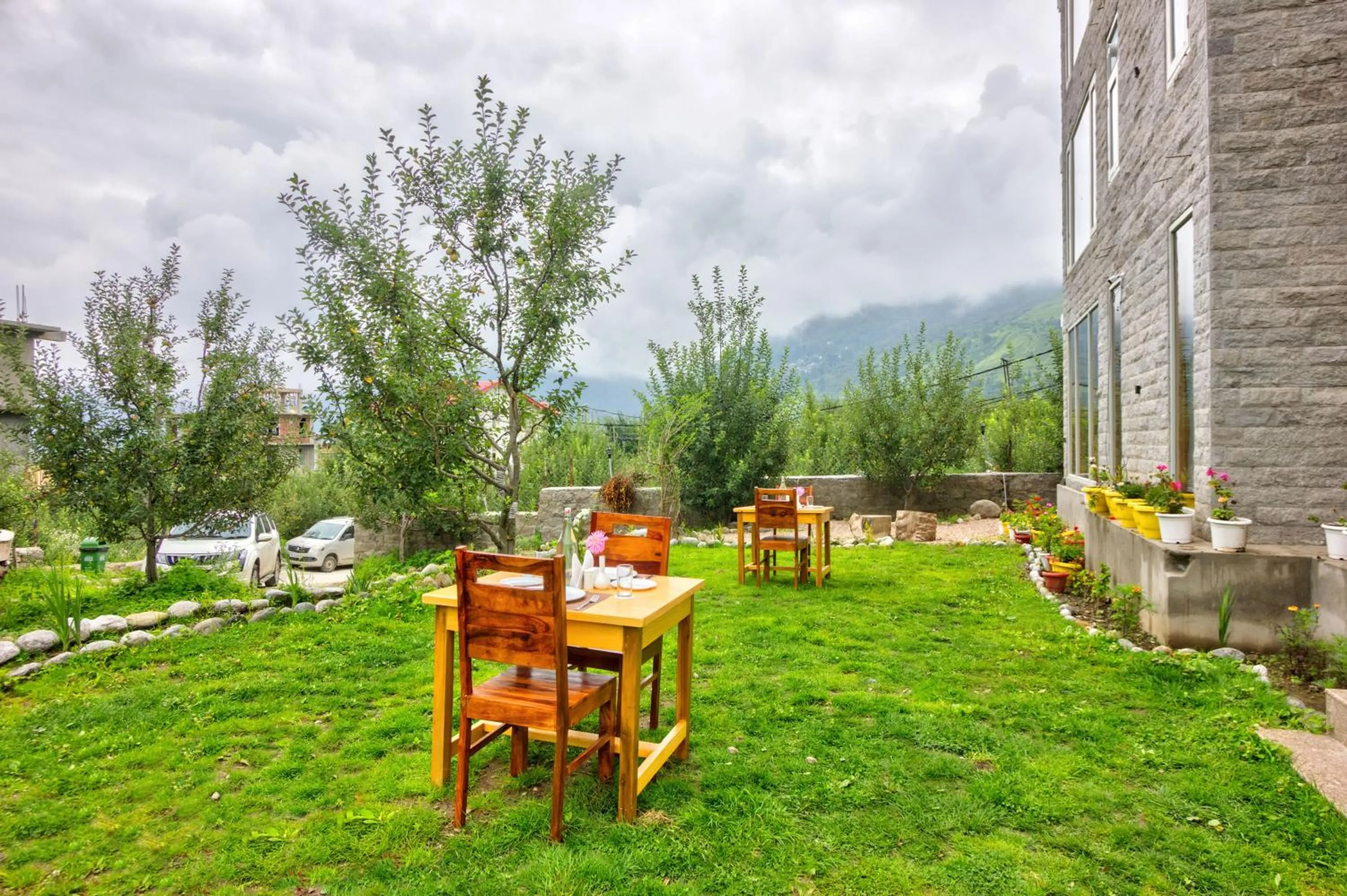 Garden in La Aero Resort Home in Snow Mountains
