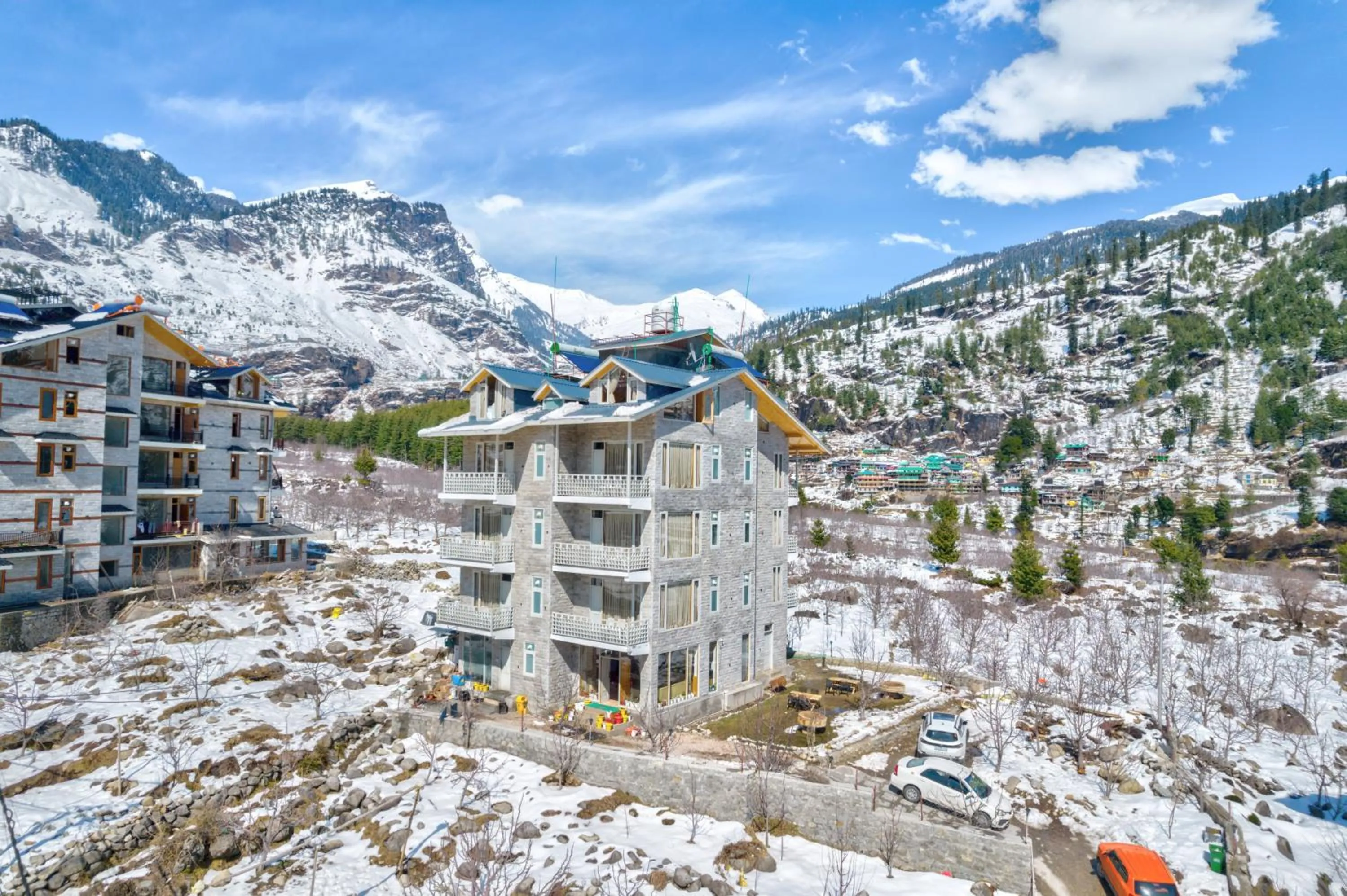 Property building in La Aero Resort Home in Snow Mountains