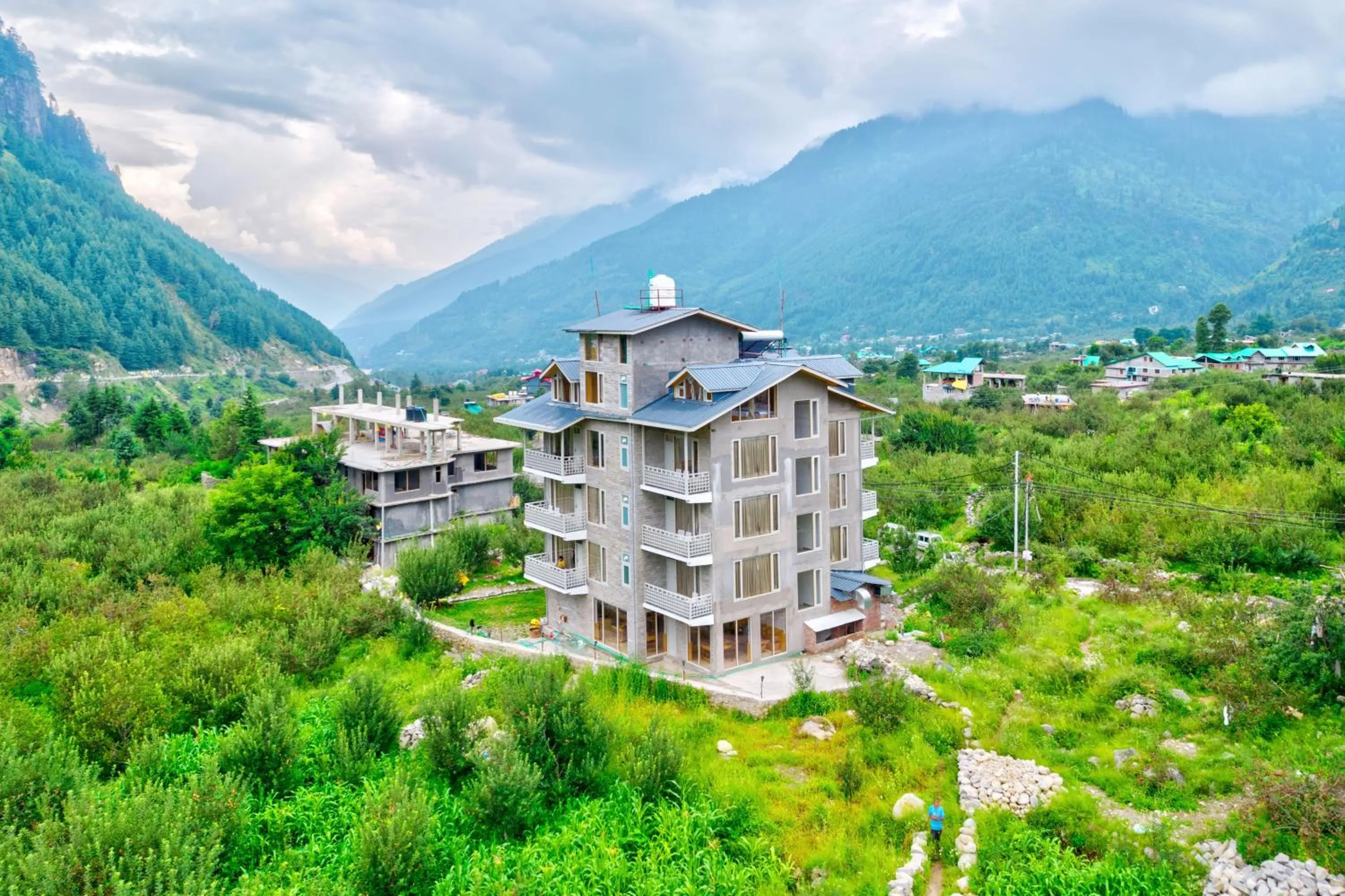 Property building in La Aero Resort Home in Snow Mountains
