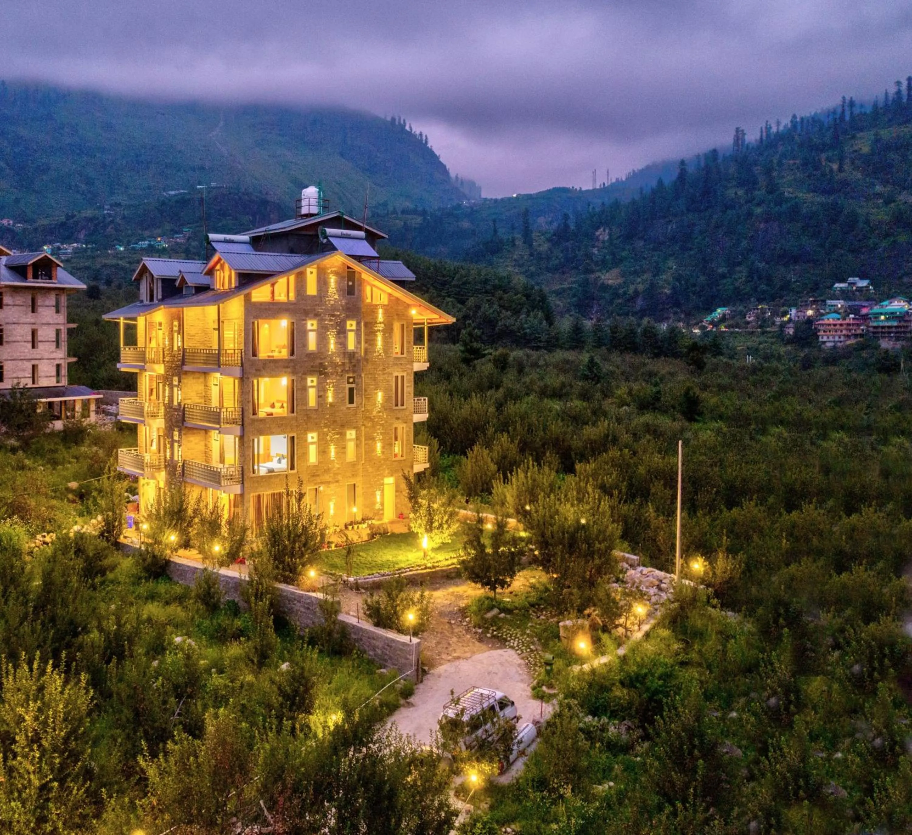 Night in La Aero Resort Home in Snow Mountains