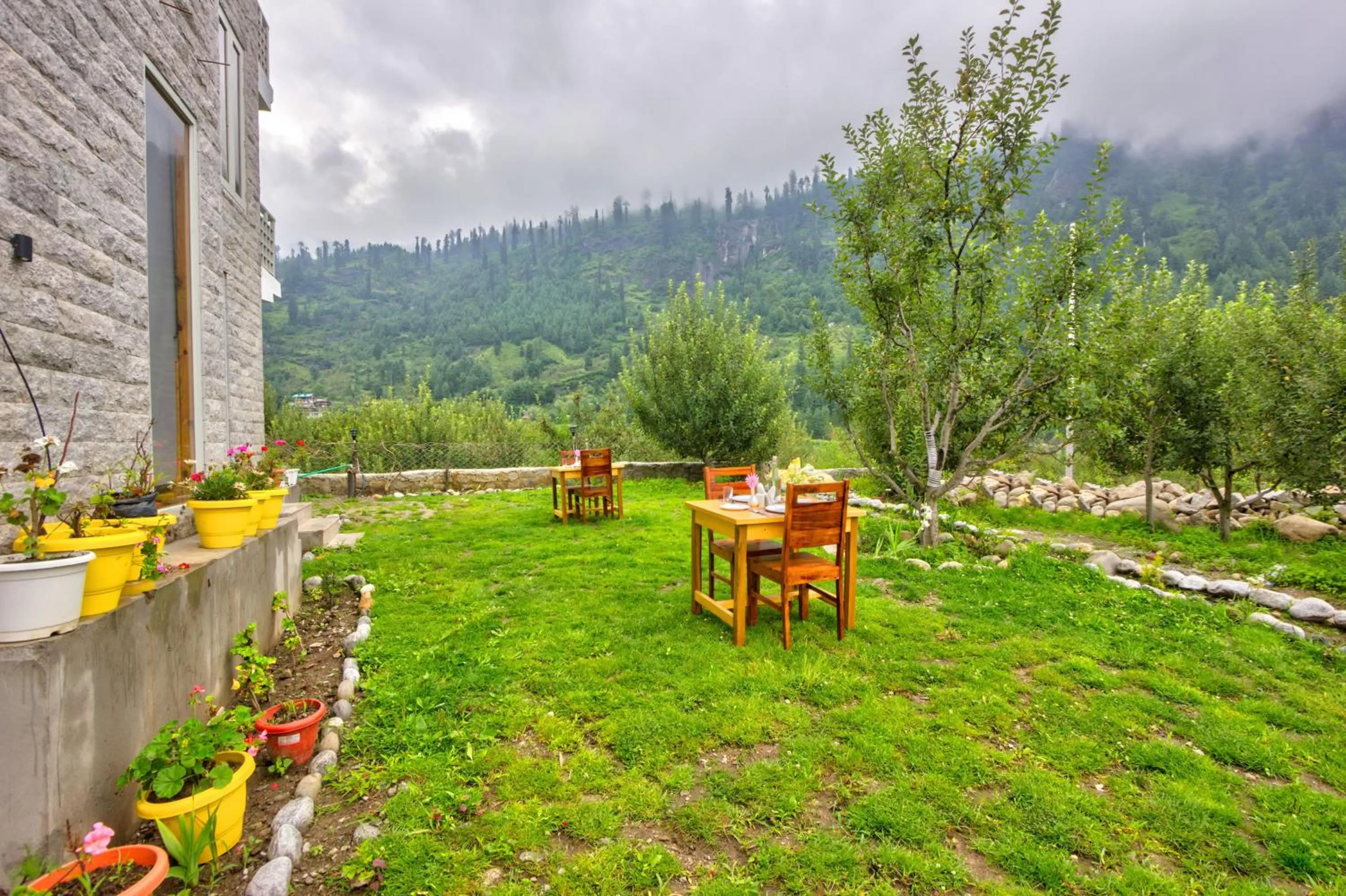 Garden view in La Aero Resort Home in Snow Mountains