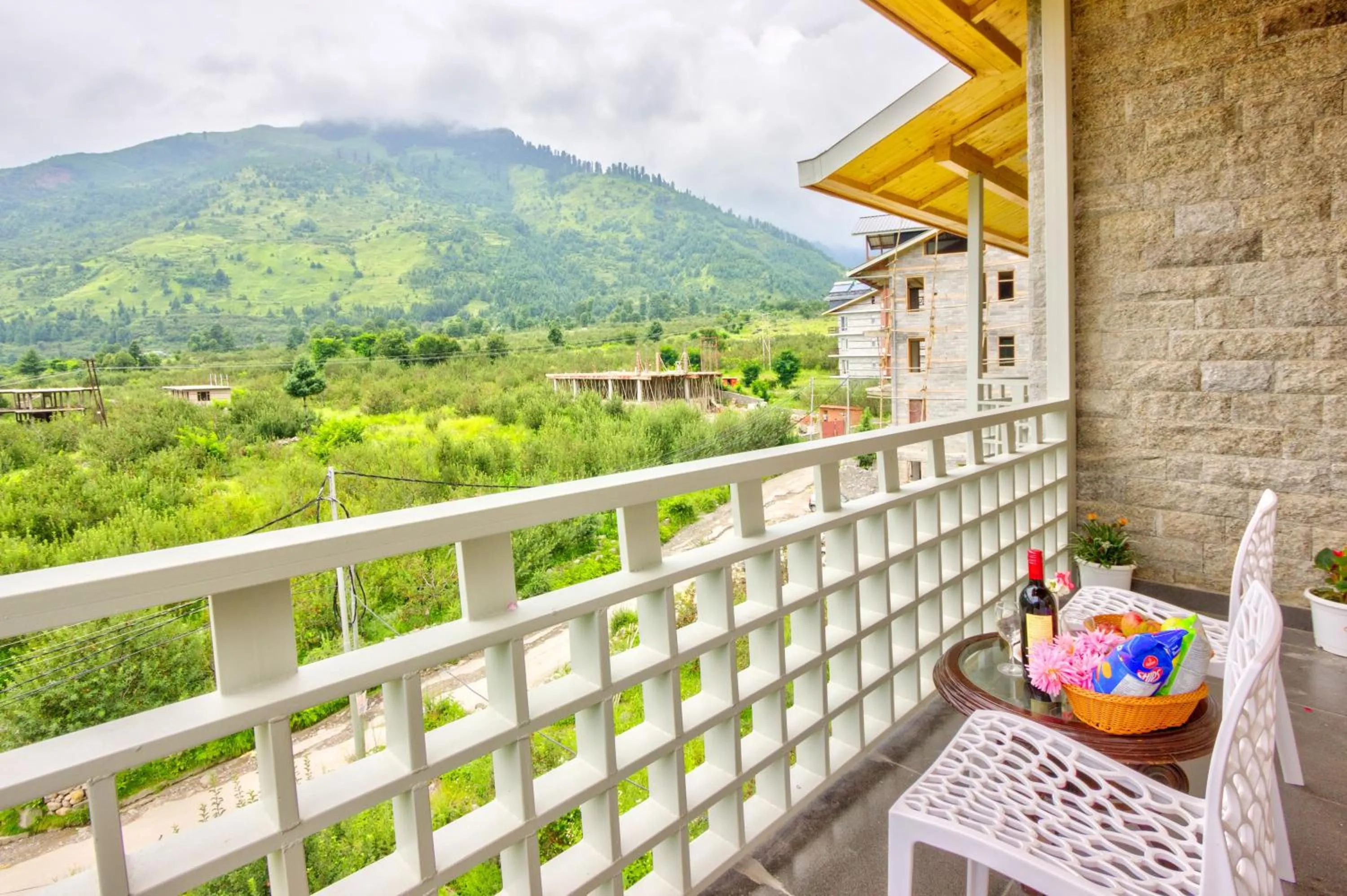 Day in La Aero Resort Home in Snow Mountains