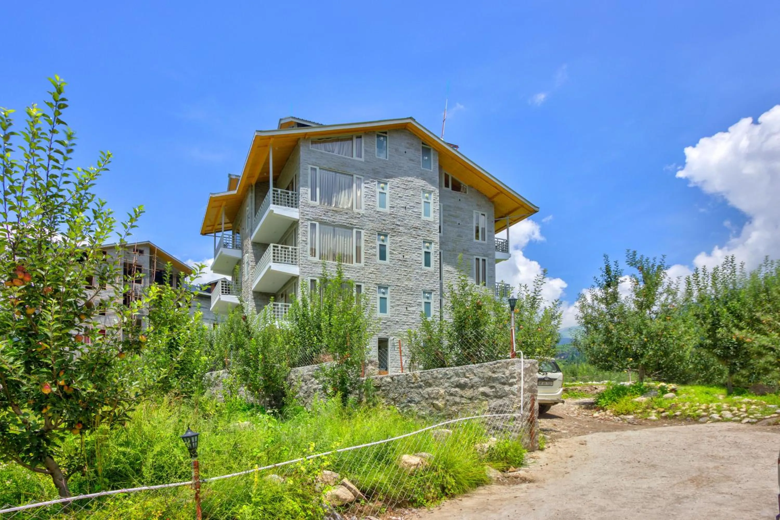 Property building in La Aero Resort Home in Snow Mountains