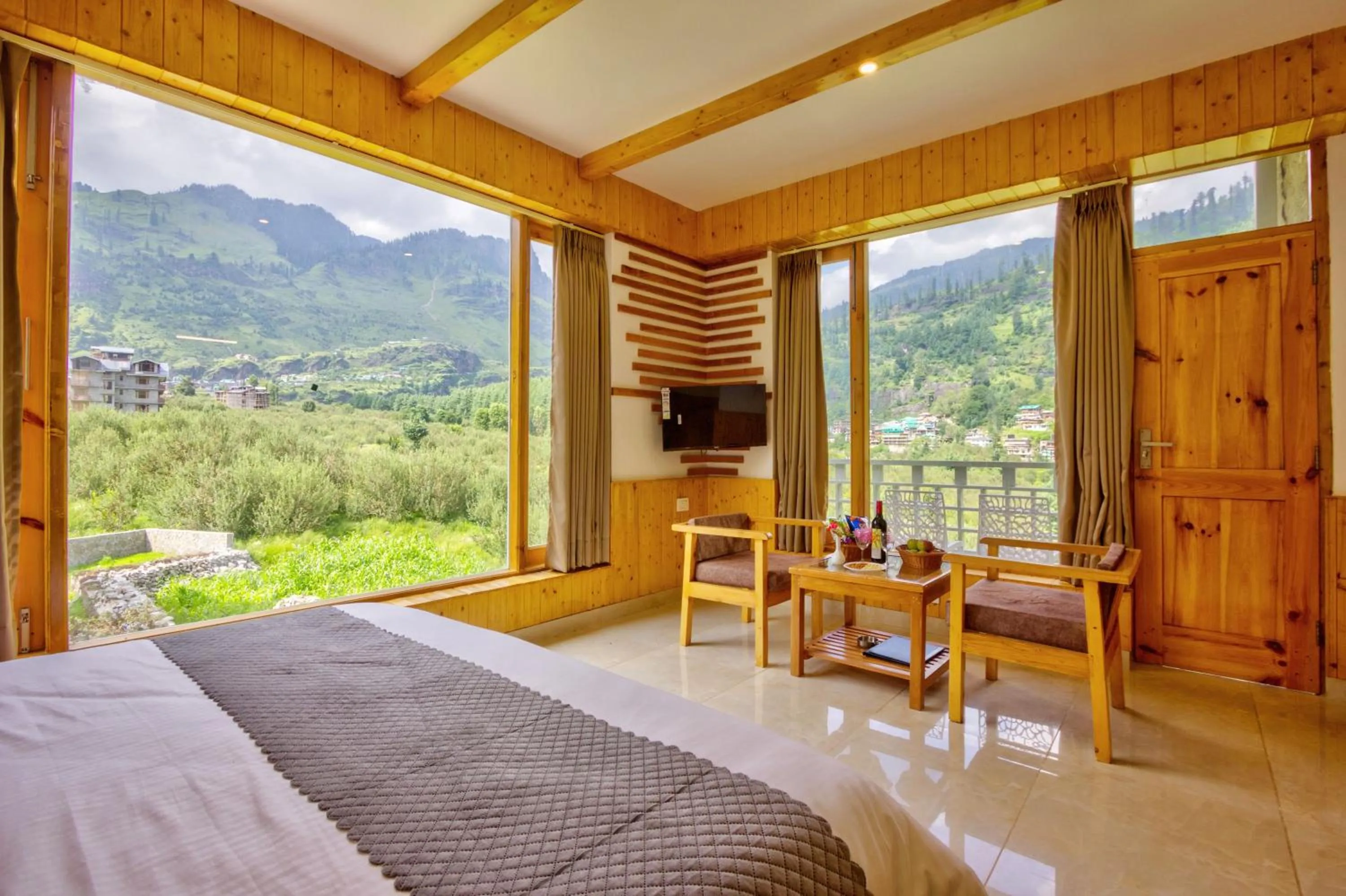 View (from property/room), Bed in La Aero Resort Home in Snow Mountains