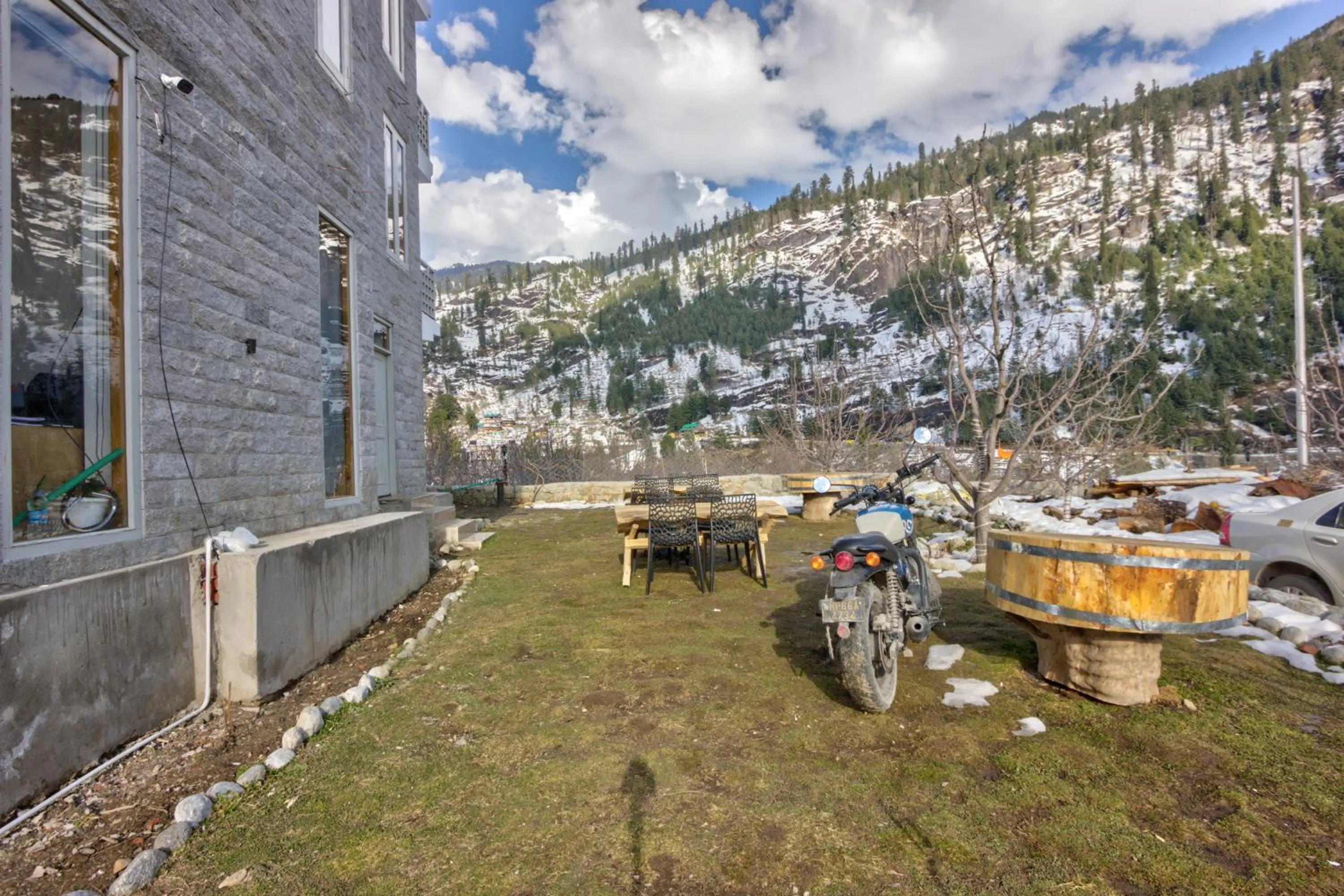 Day in La Aero Resort Home in Snow Mountains