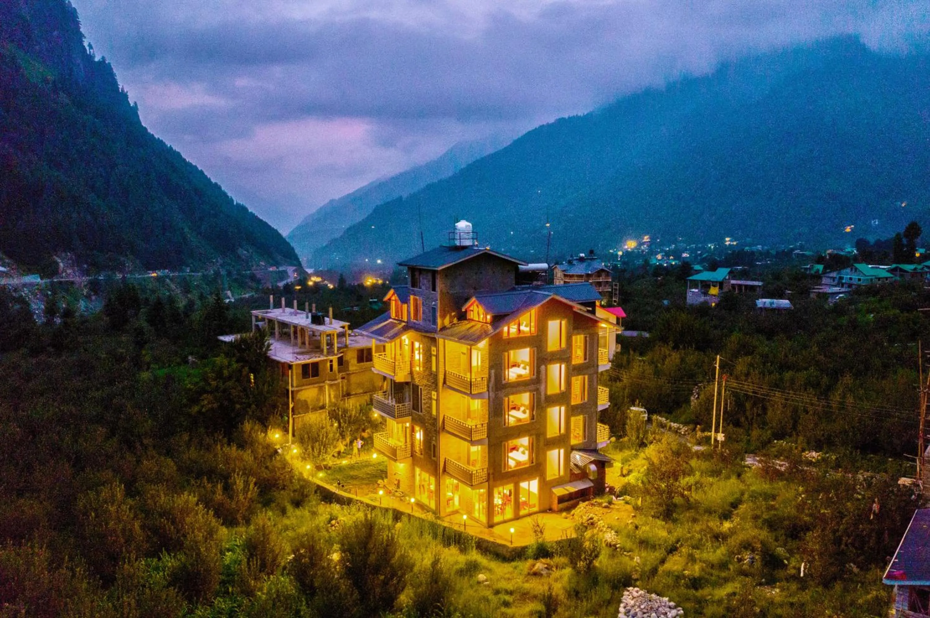 Property building in La Aero Resort Home in Snow Mountains